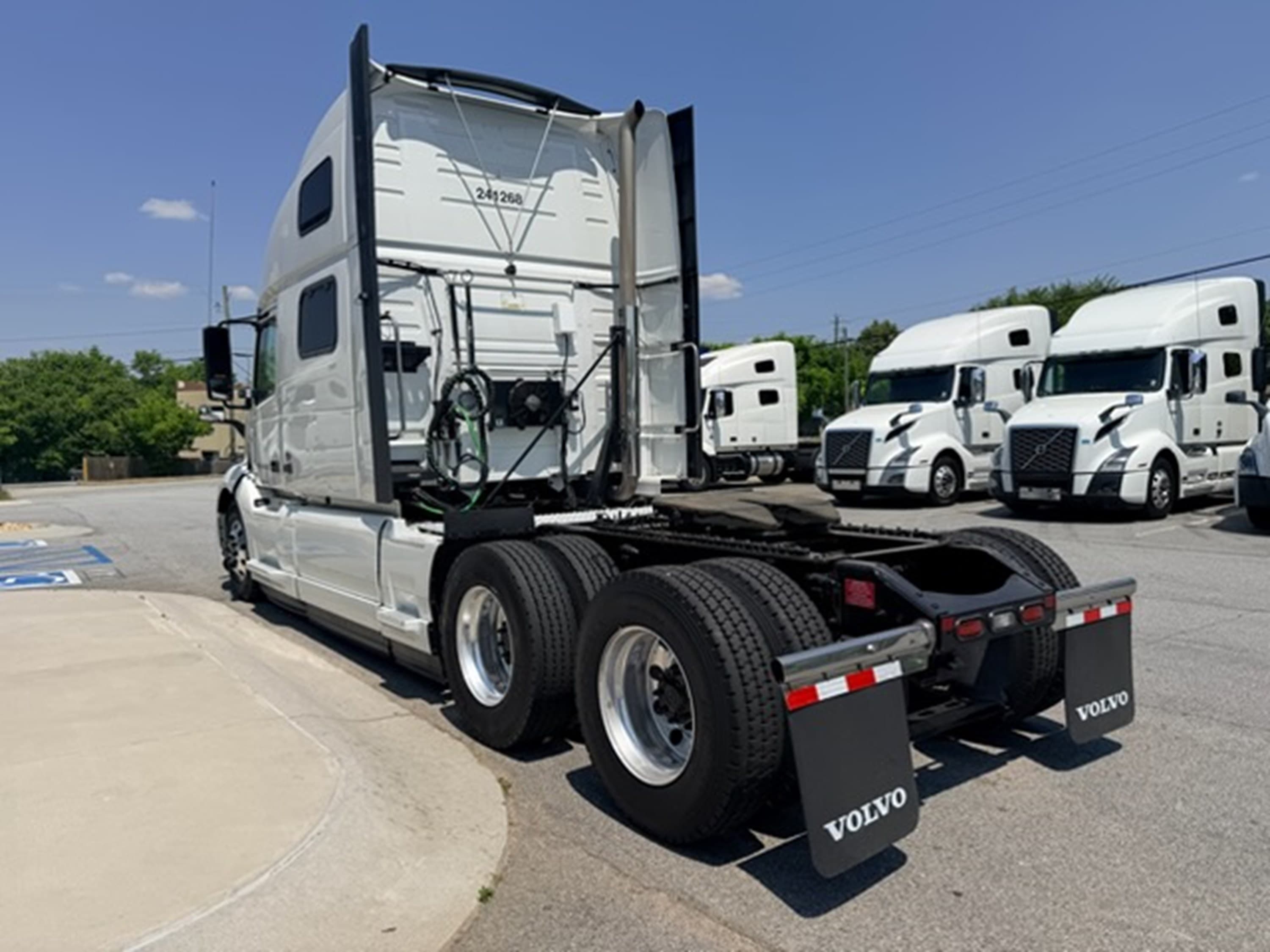 2024 Volvo VNL 860 — photo 6