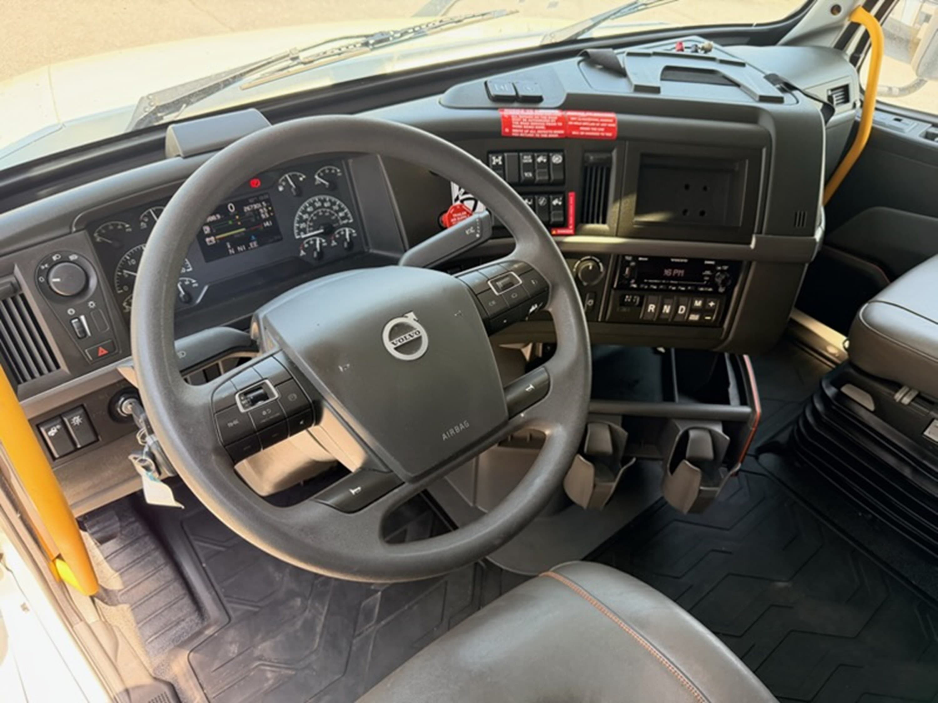 2024 Volvo VNL 860 — photo 9