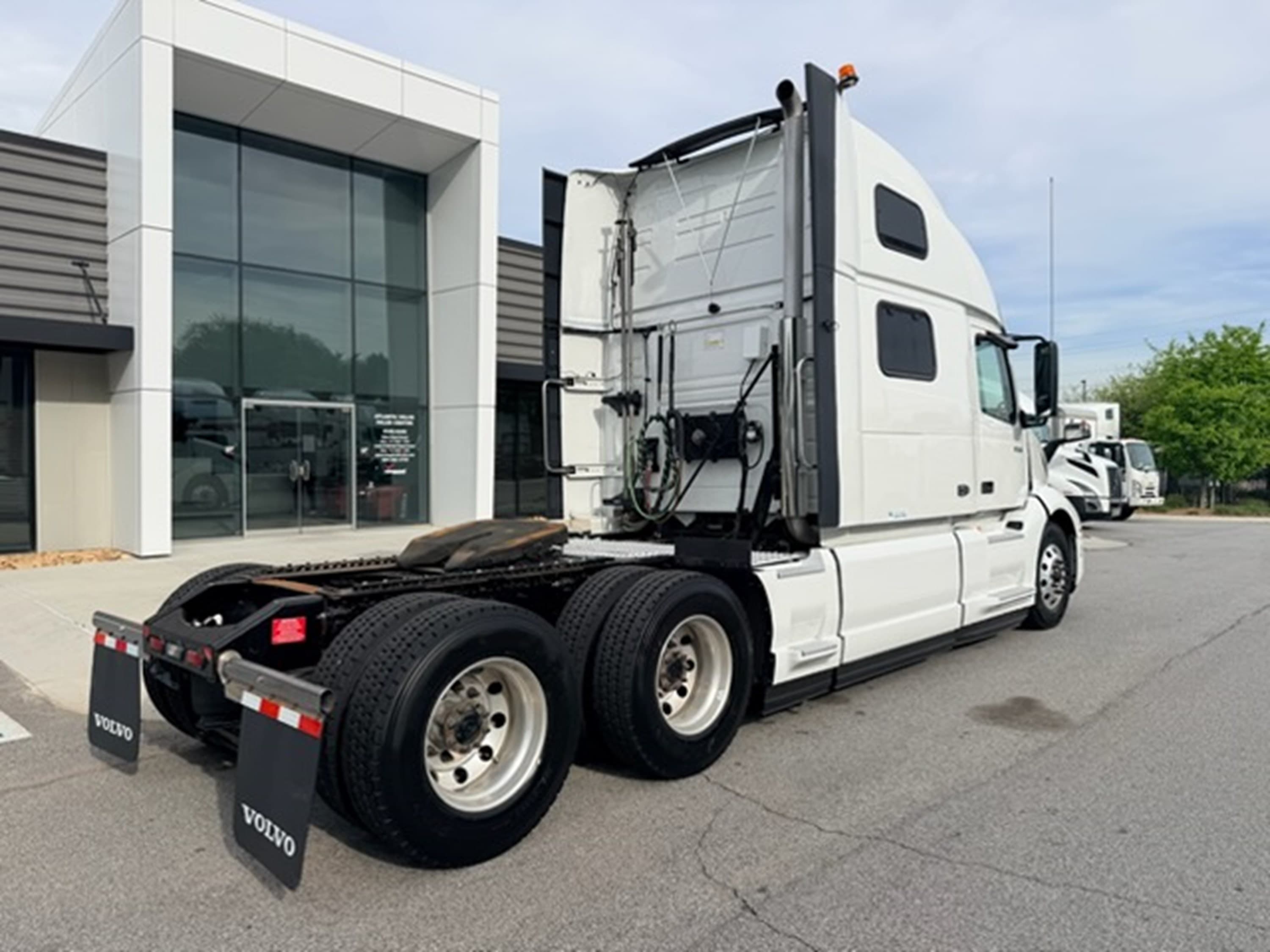 2024 Volvo VNL 860 — photo 3