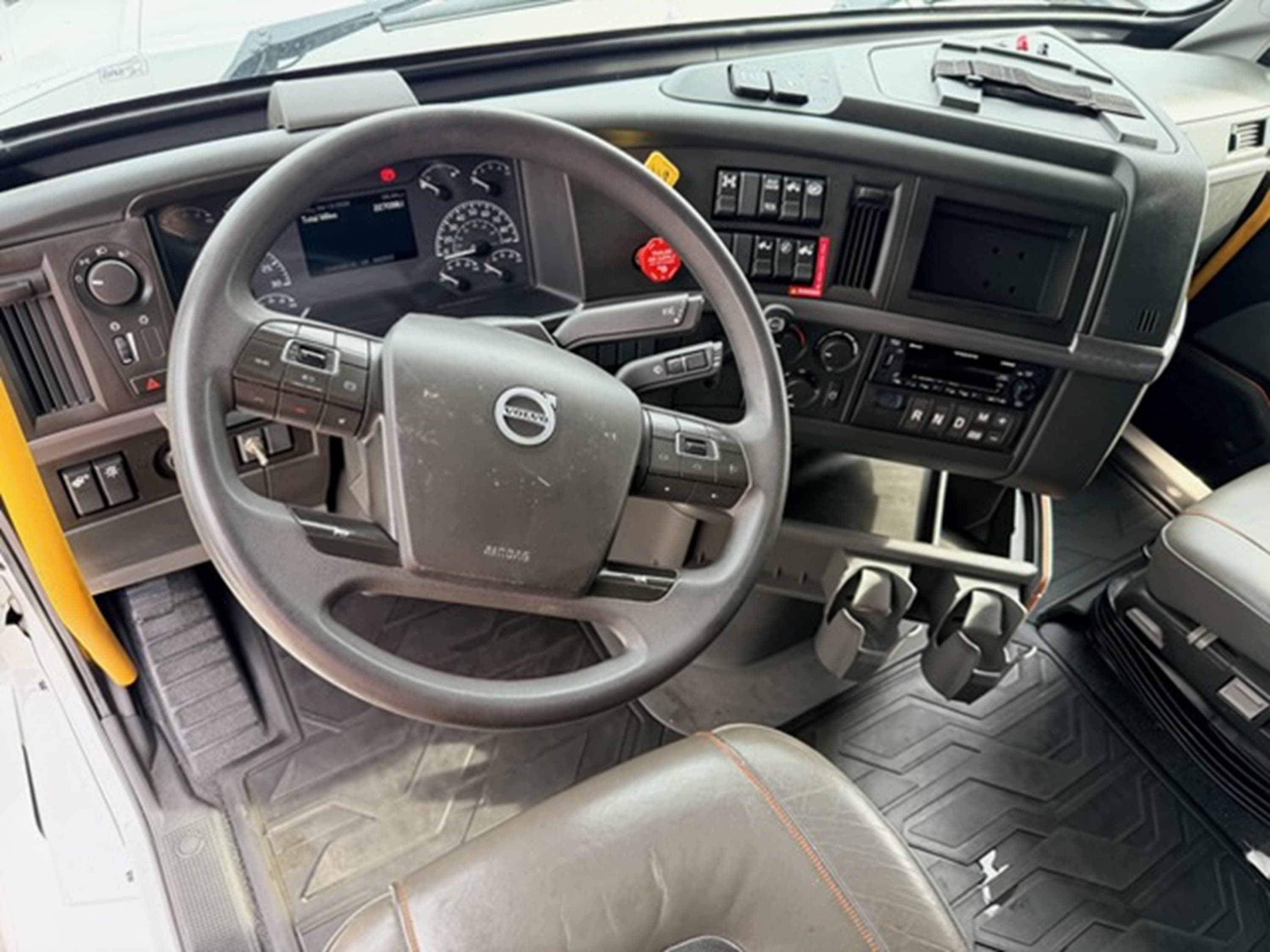 2024 Volvo VNL 860 — photo 9