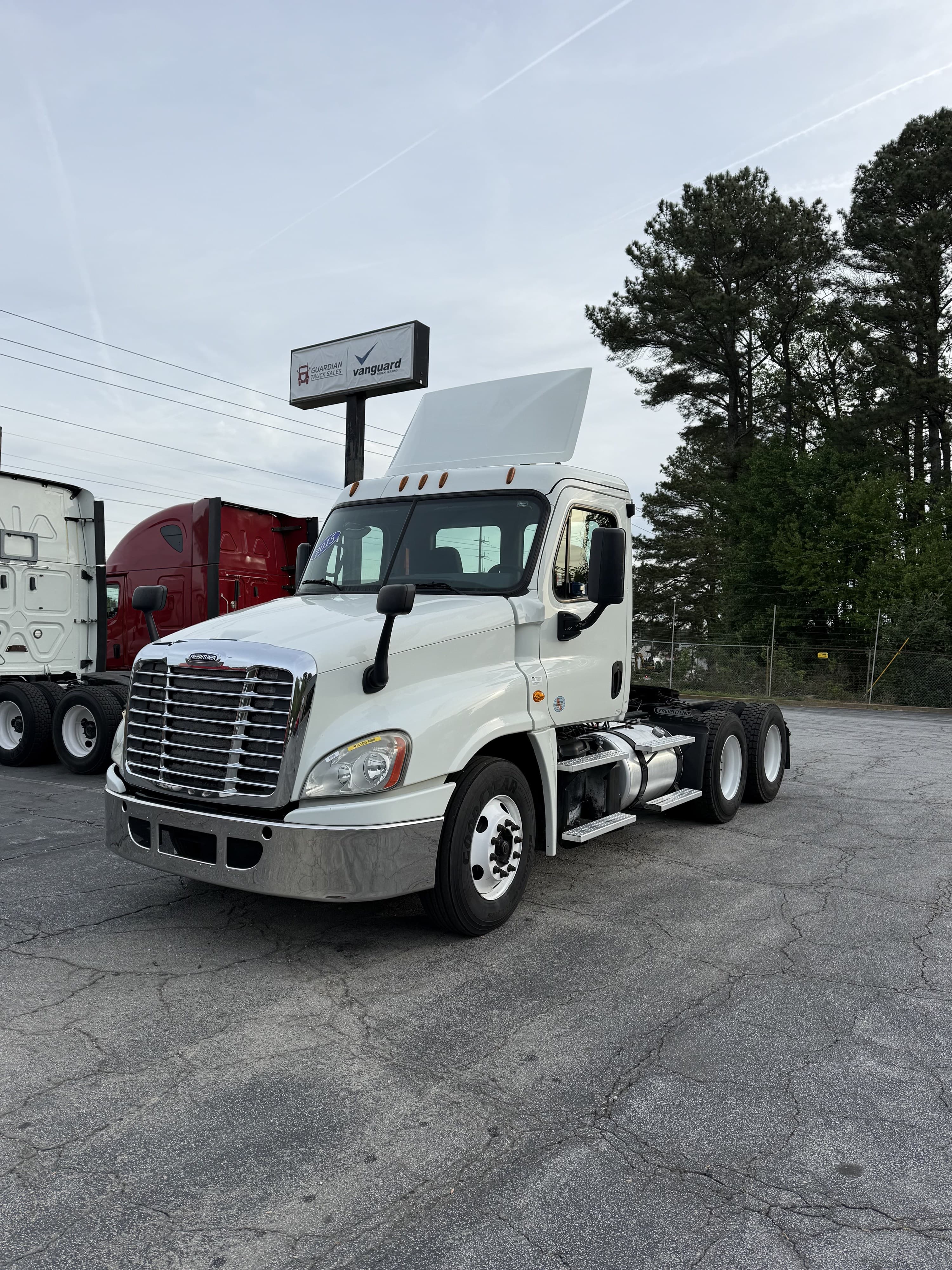 2015 Freightliner Cascadia — photo 2