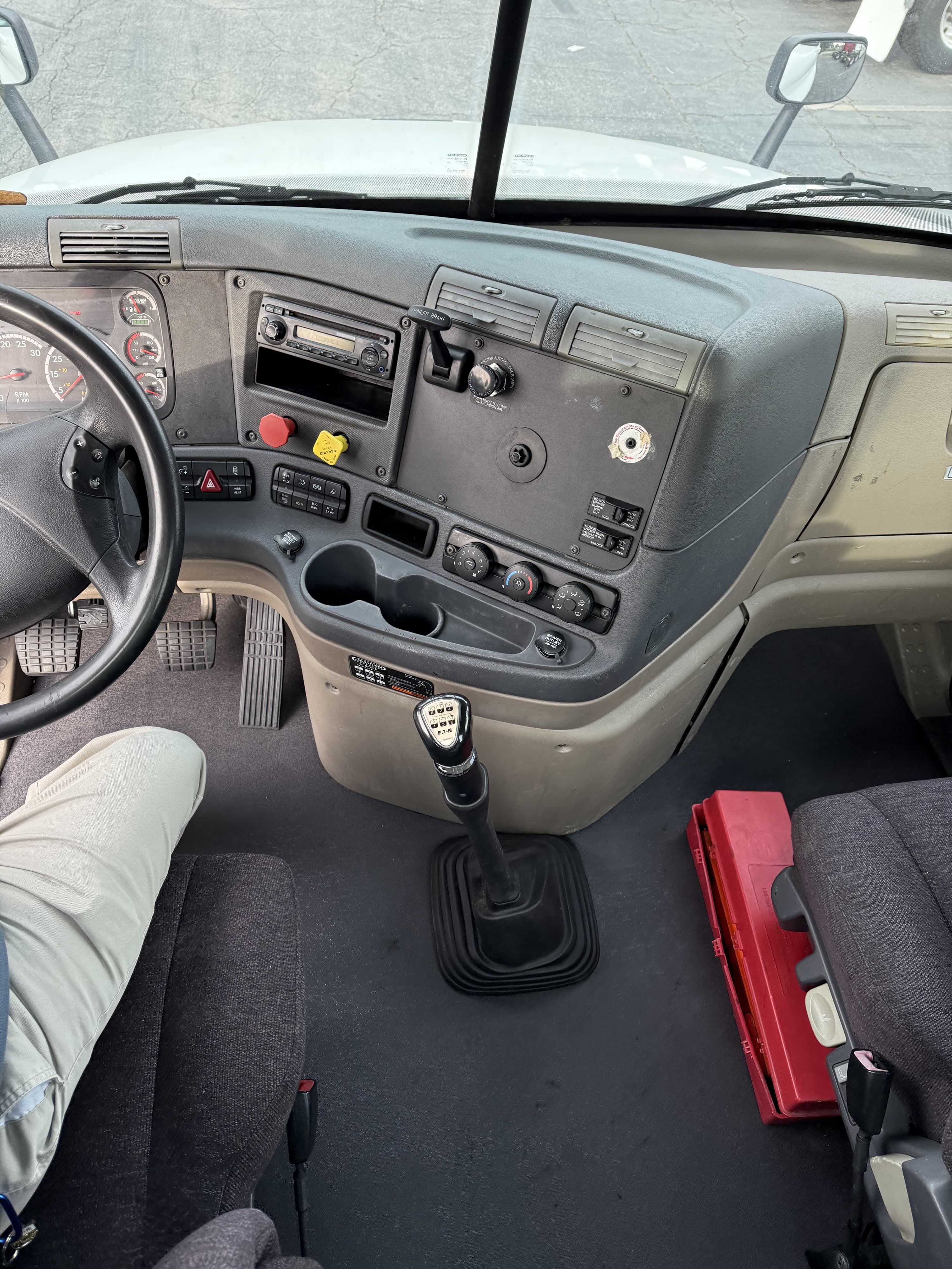 2015 Freightliner Cascadia — photo 10