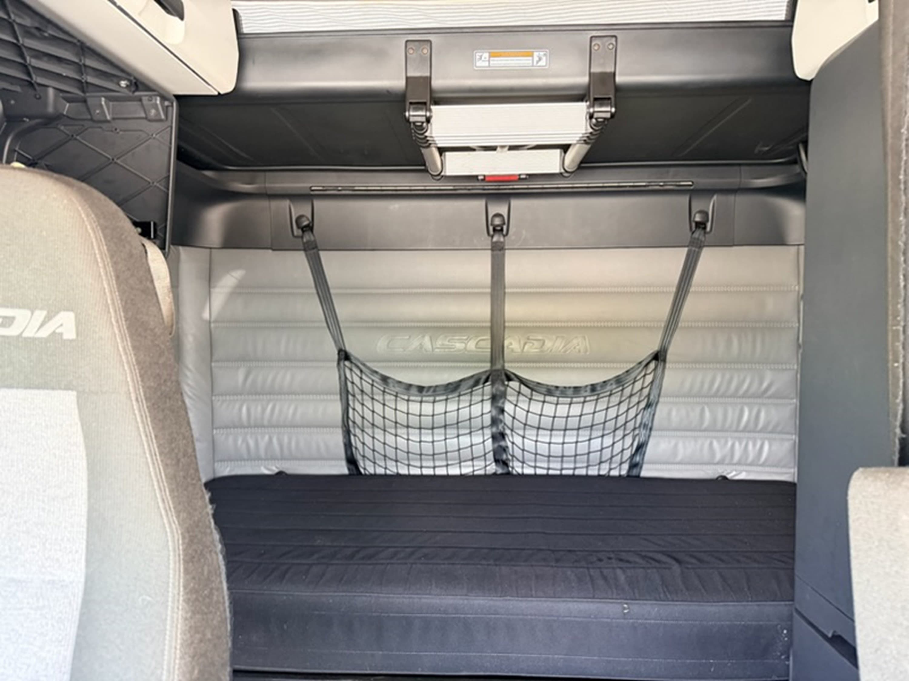 2023 Freightliner Cascadia — photo 9