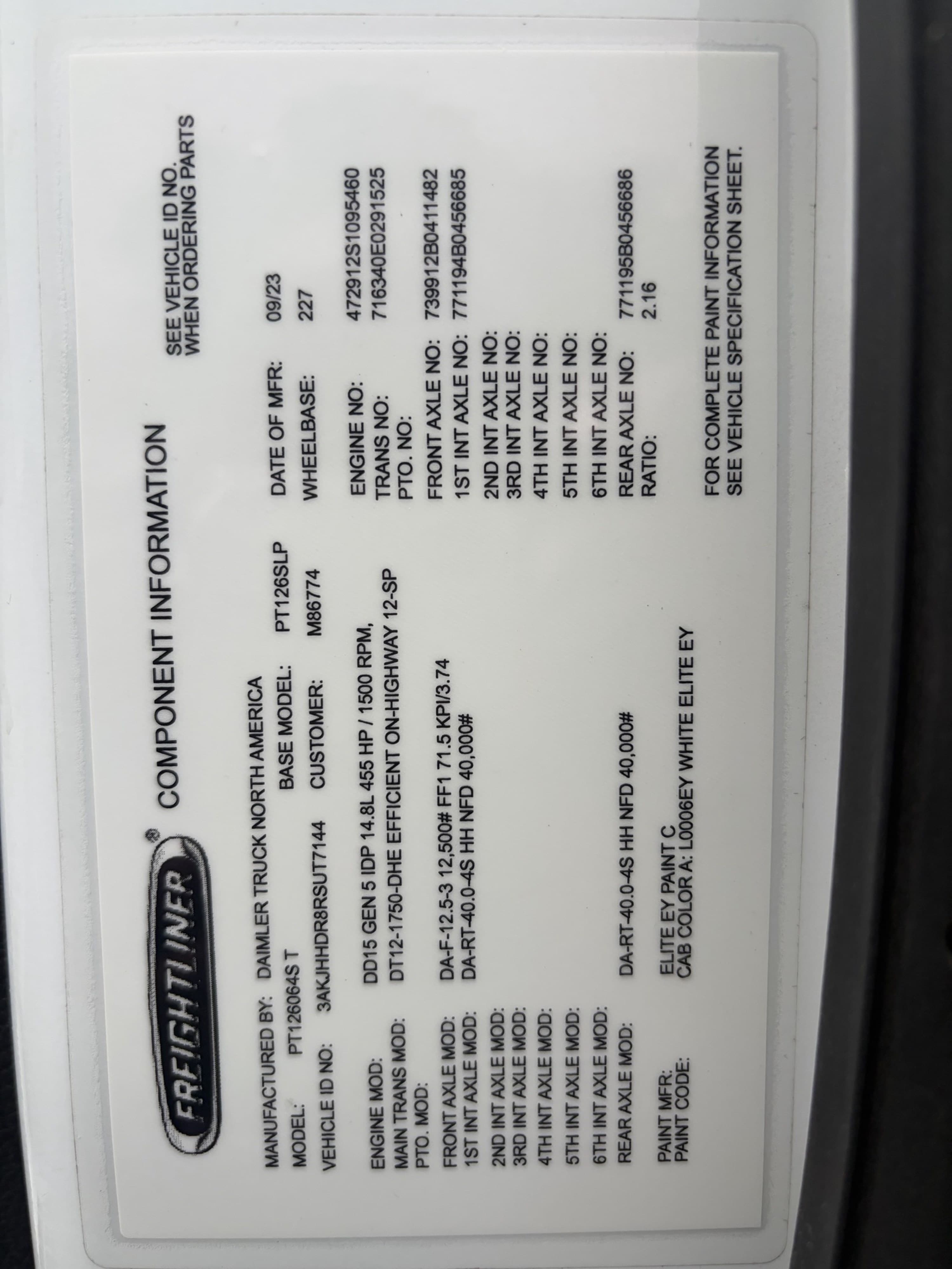 2024 Freightliner Cascadia — photo 9