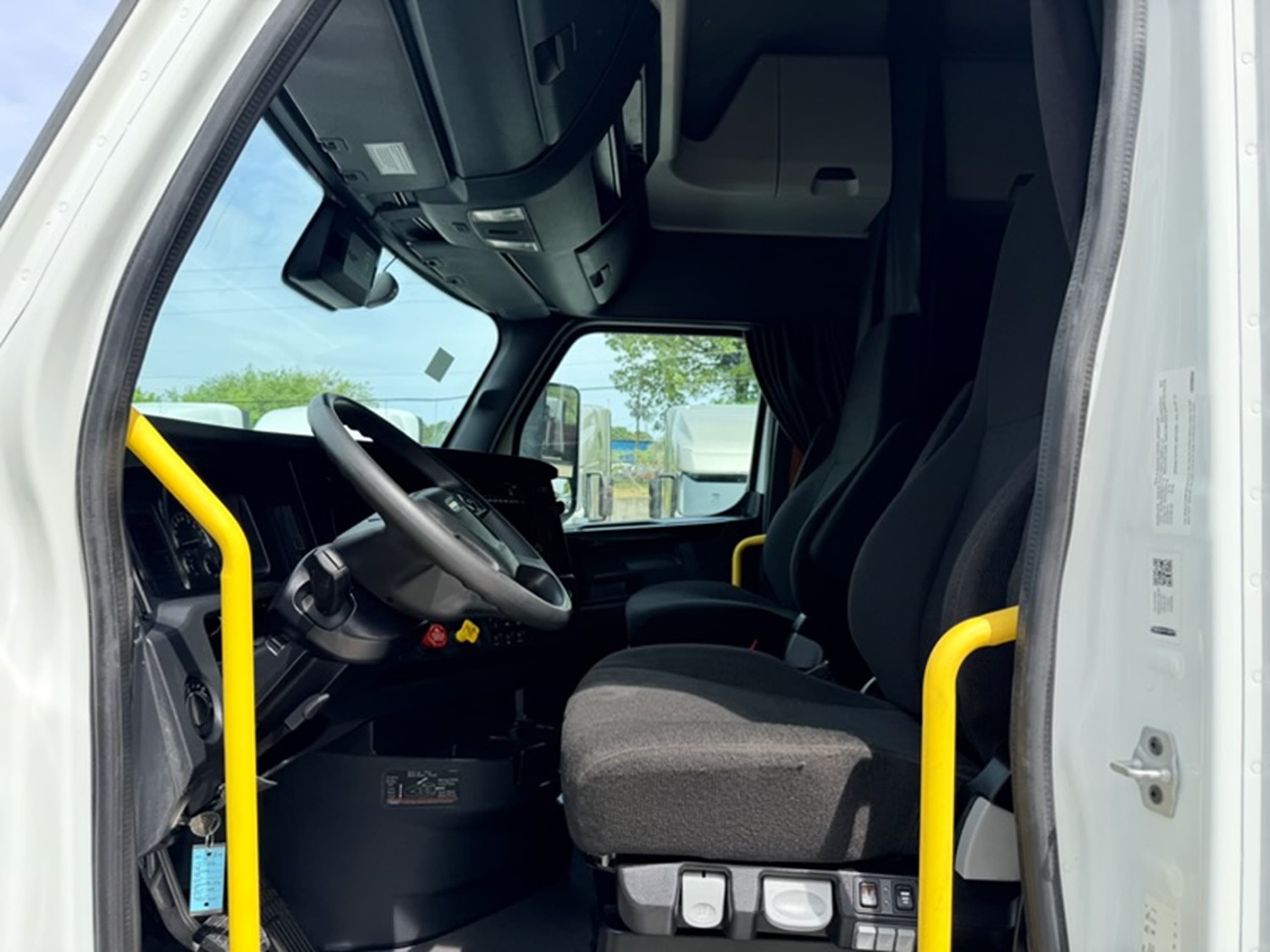 2024 Freightliner Cascadia — photo 10