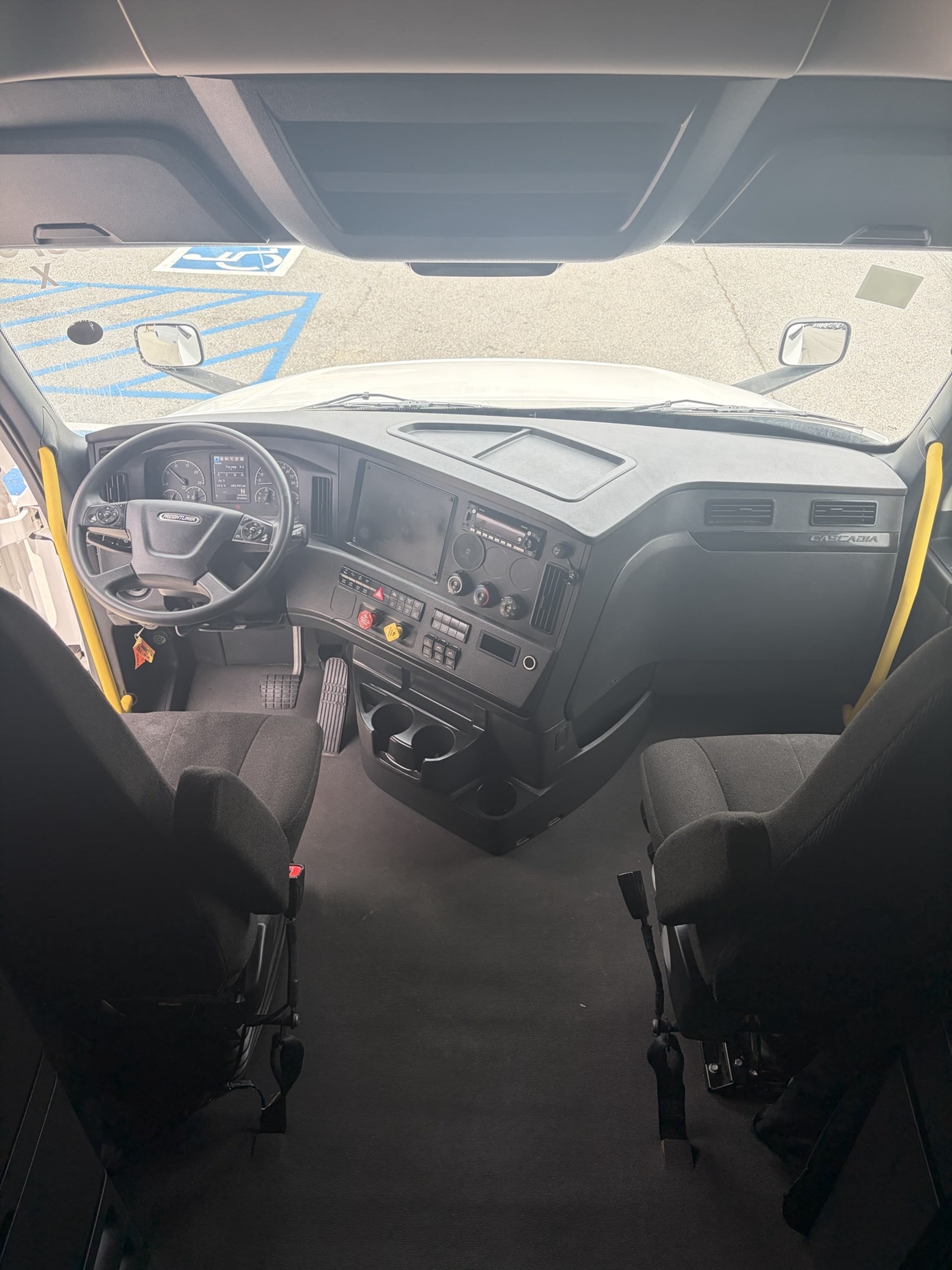 2024 Freightliner Cascadia — photo 19