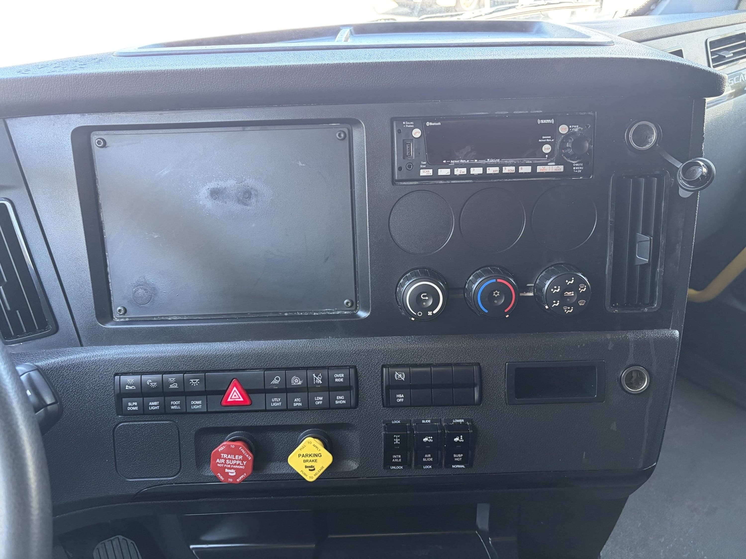 2024 Freightliner Cascadia — photo 11