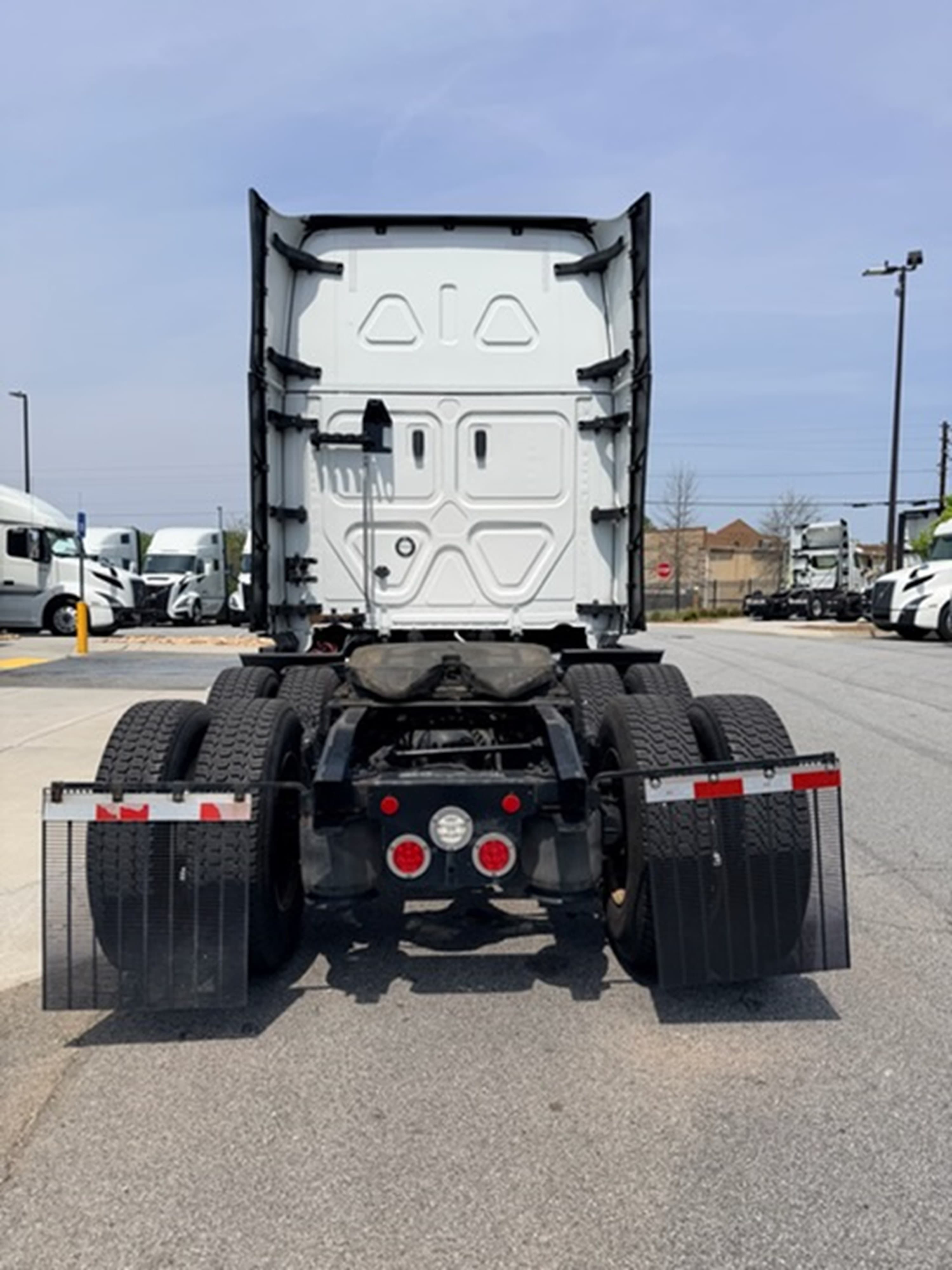 2024 Freightliner Cascadia — photo 4