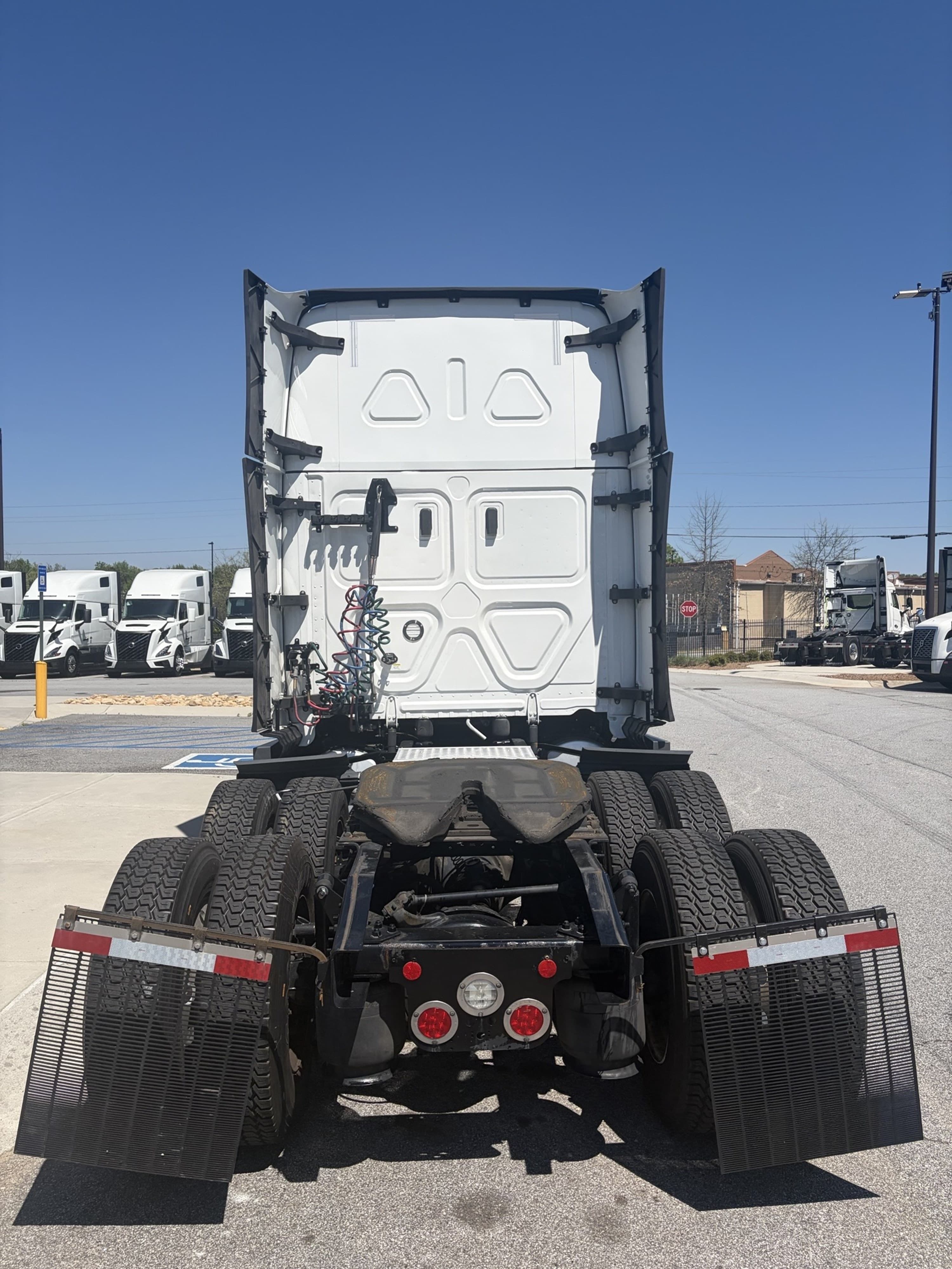 2024 Freightliner Cascadia — photo 5