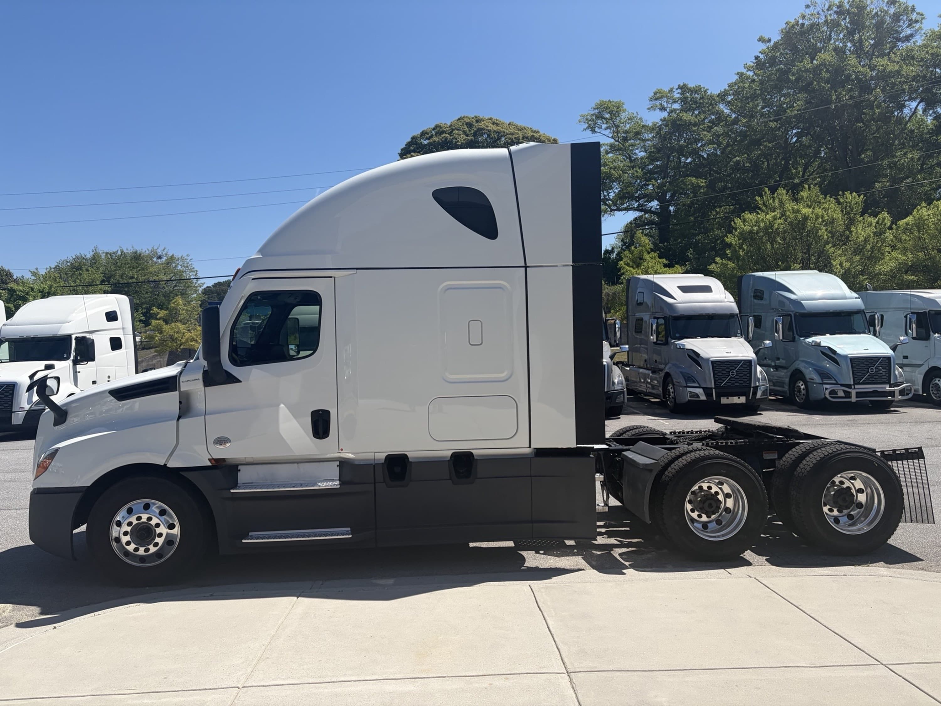 2024 Freightliner Cascadia — photo 6