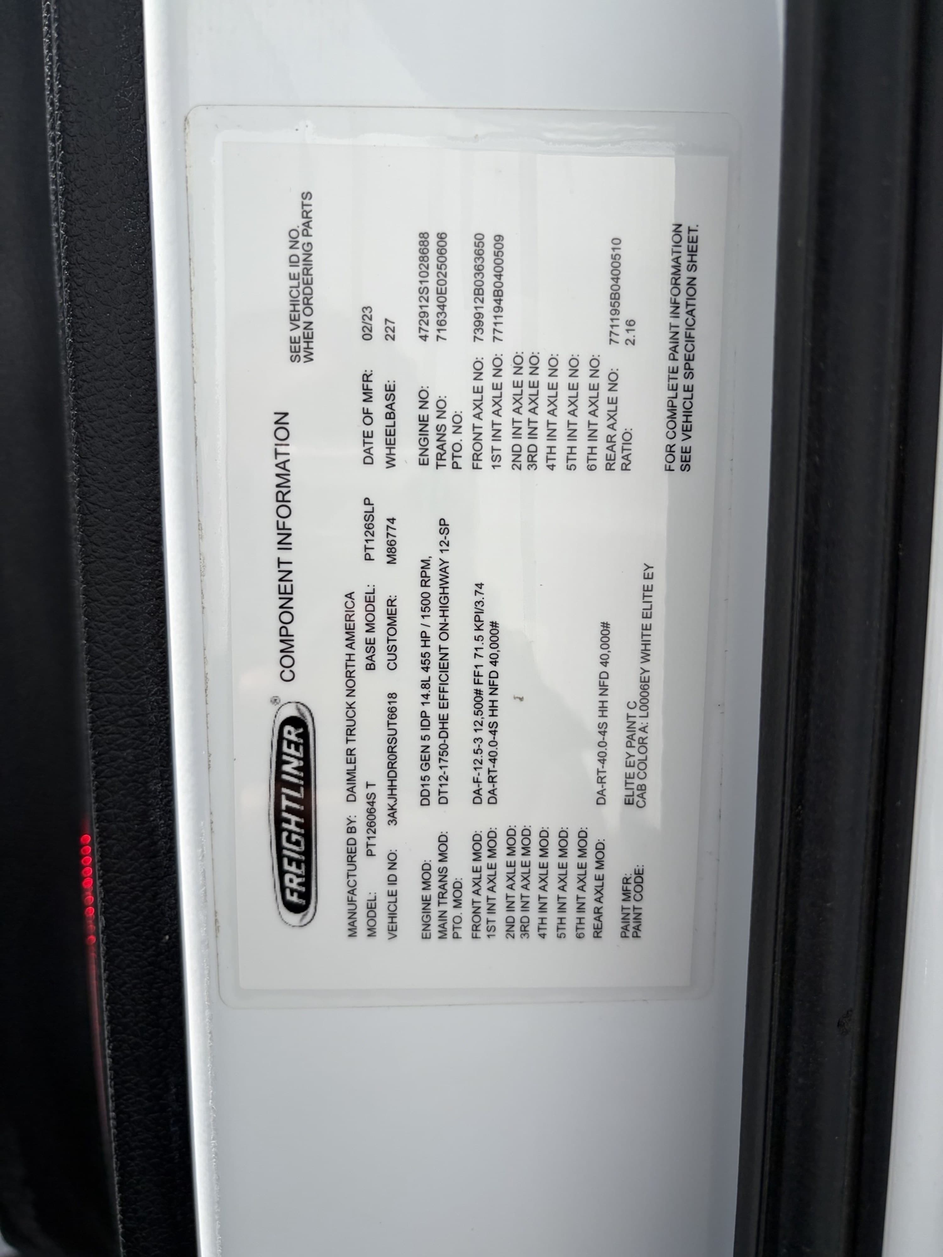 2024 Freightliner Cascadia — photo 9