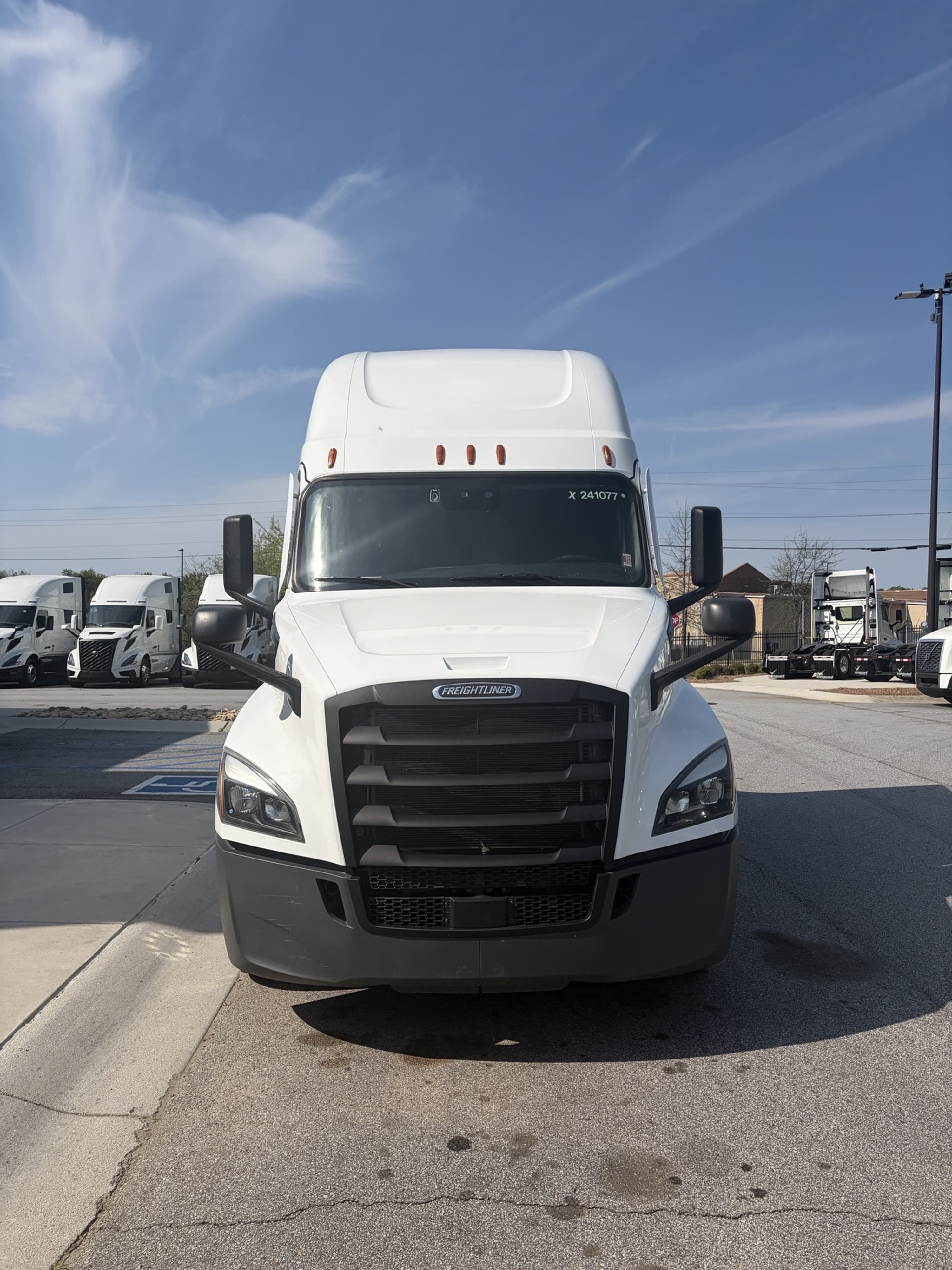 2024 Freightliner Cascadia — photo 2