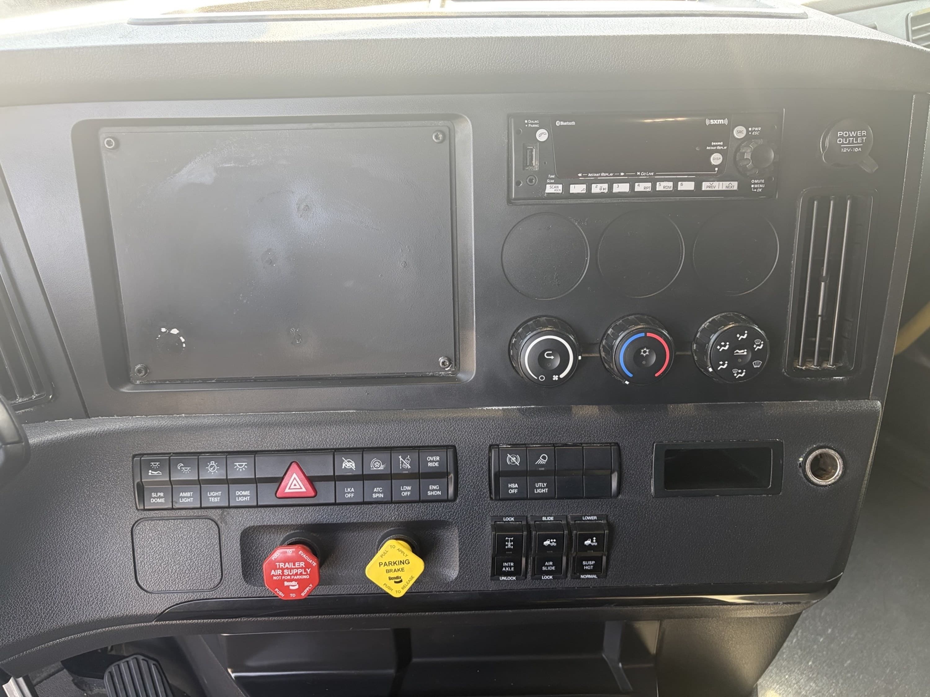 2024 Freightliner Cascadia — photo 11