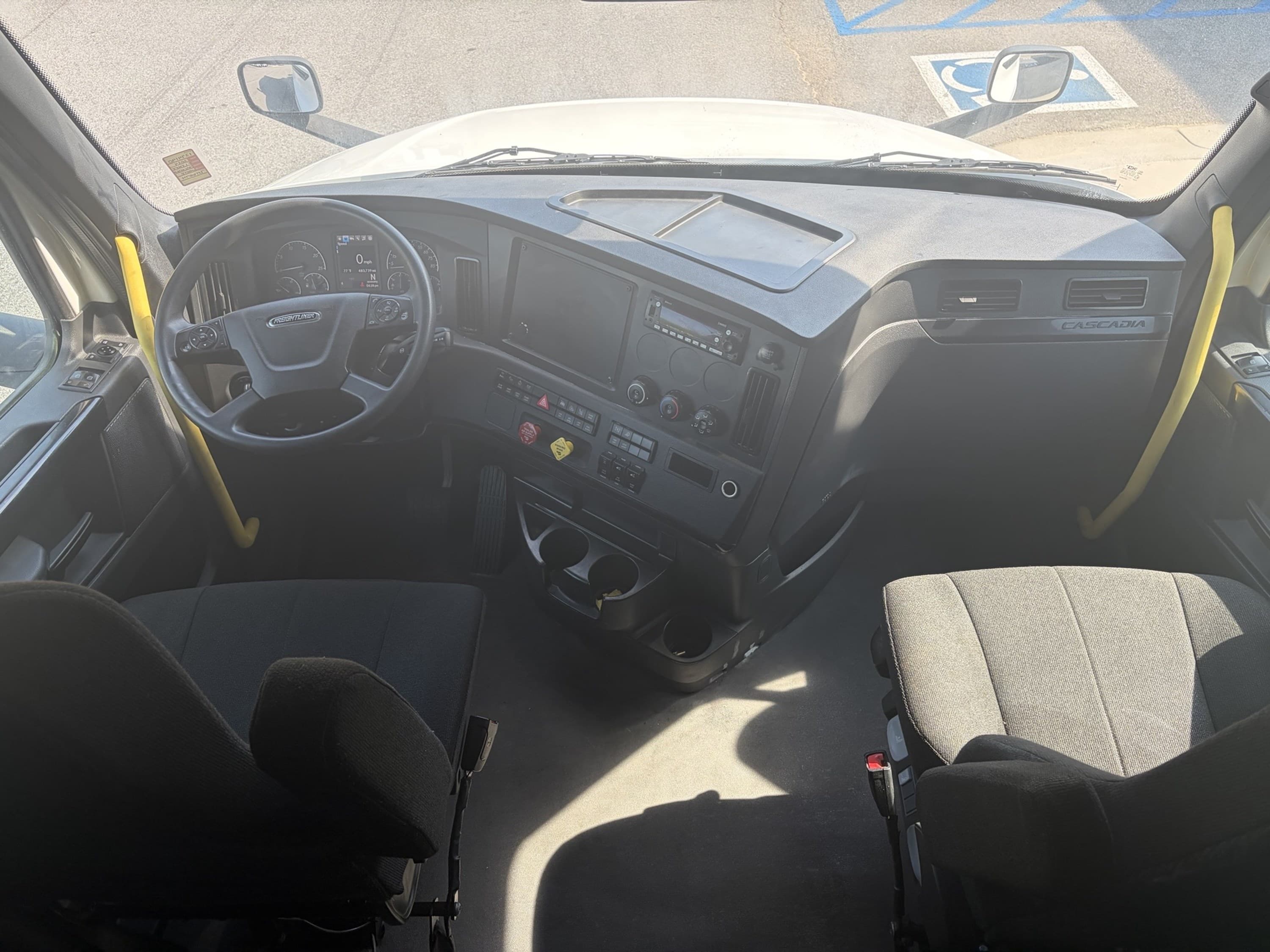 2024 Freightliner Cascadia — photo 14