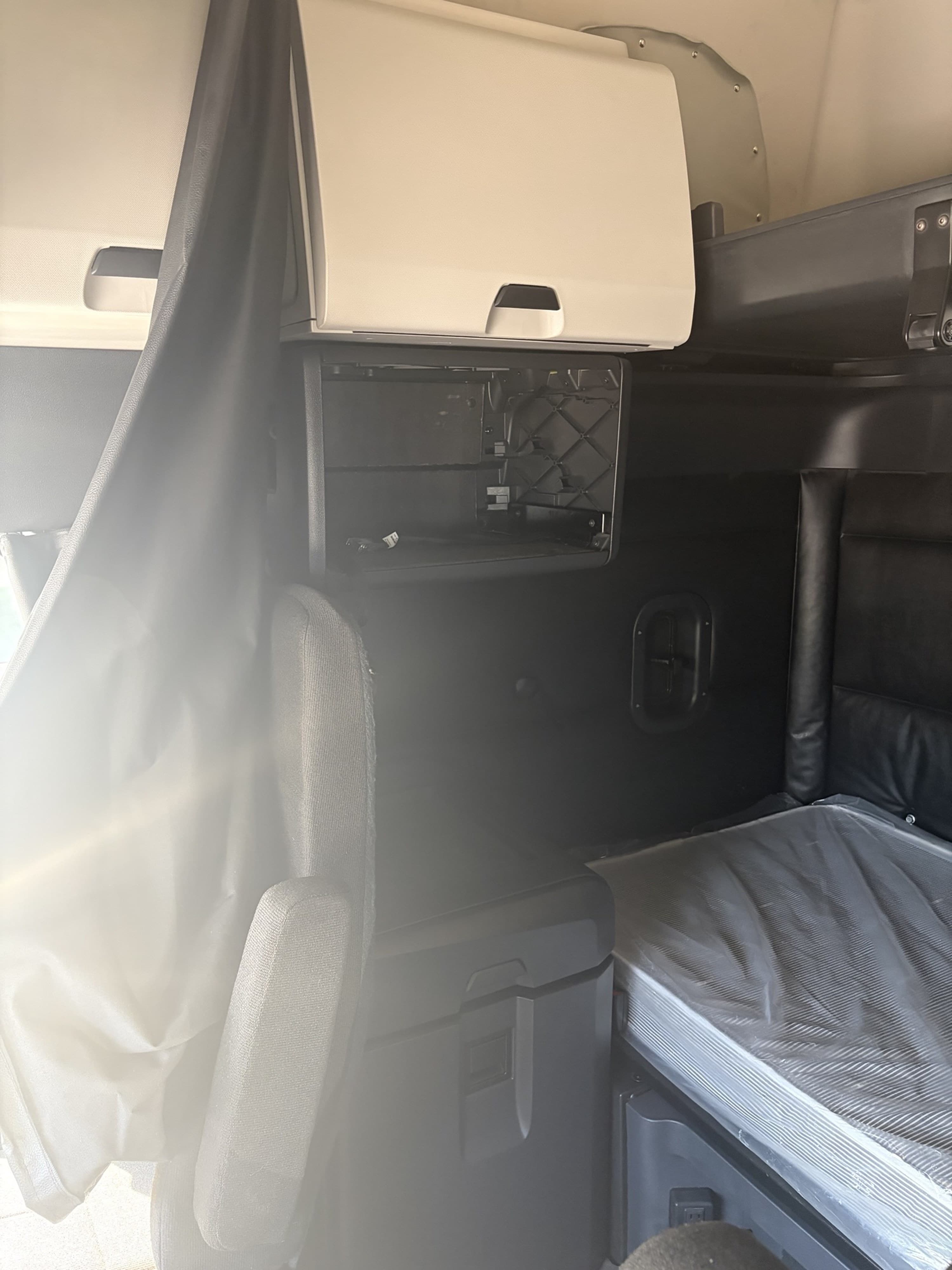 2024 Freightliner Cascadia — photo 16