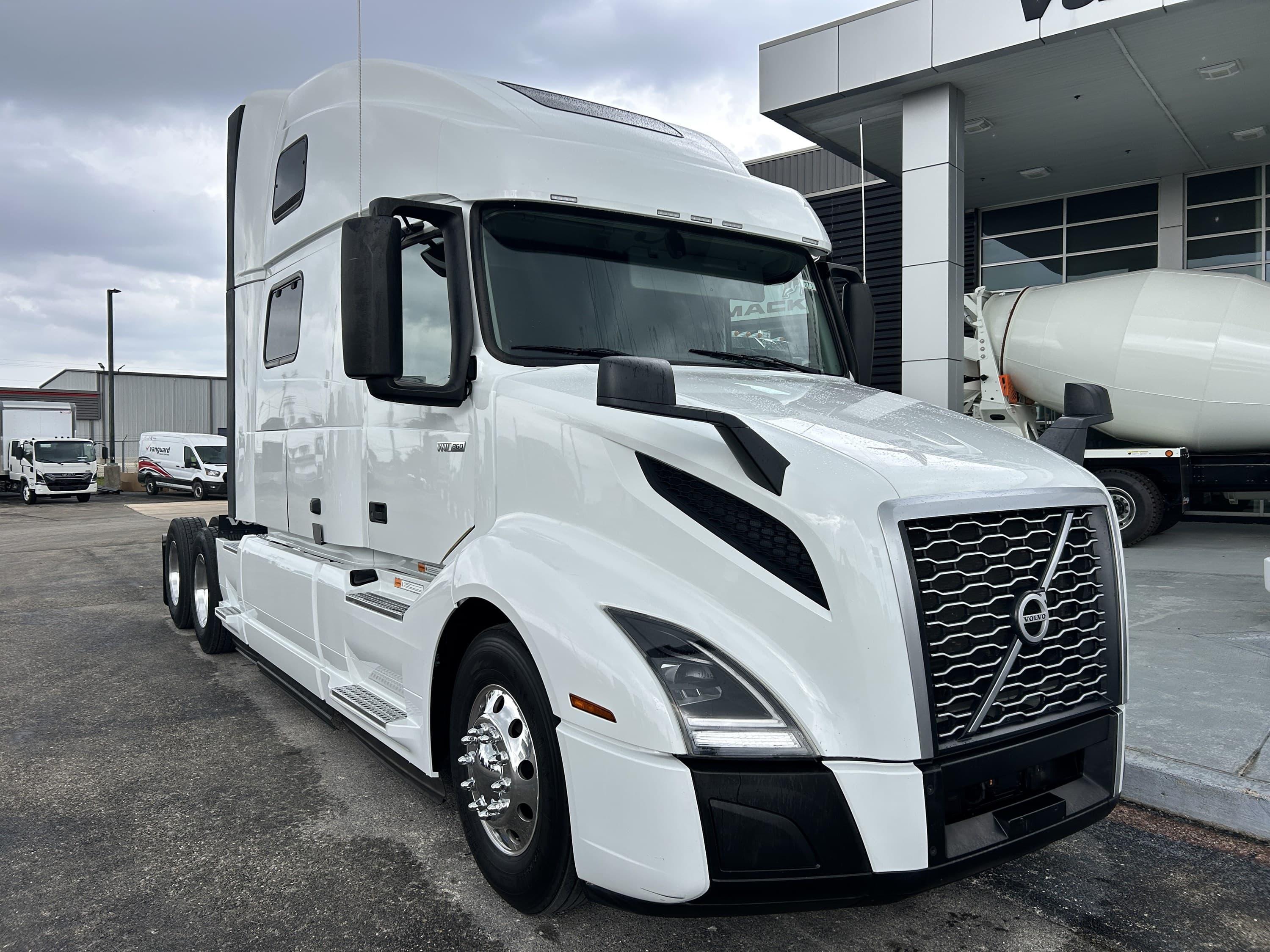 2024 Volvo VNL 860 — photo 2