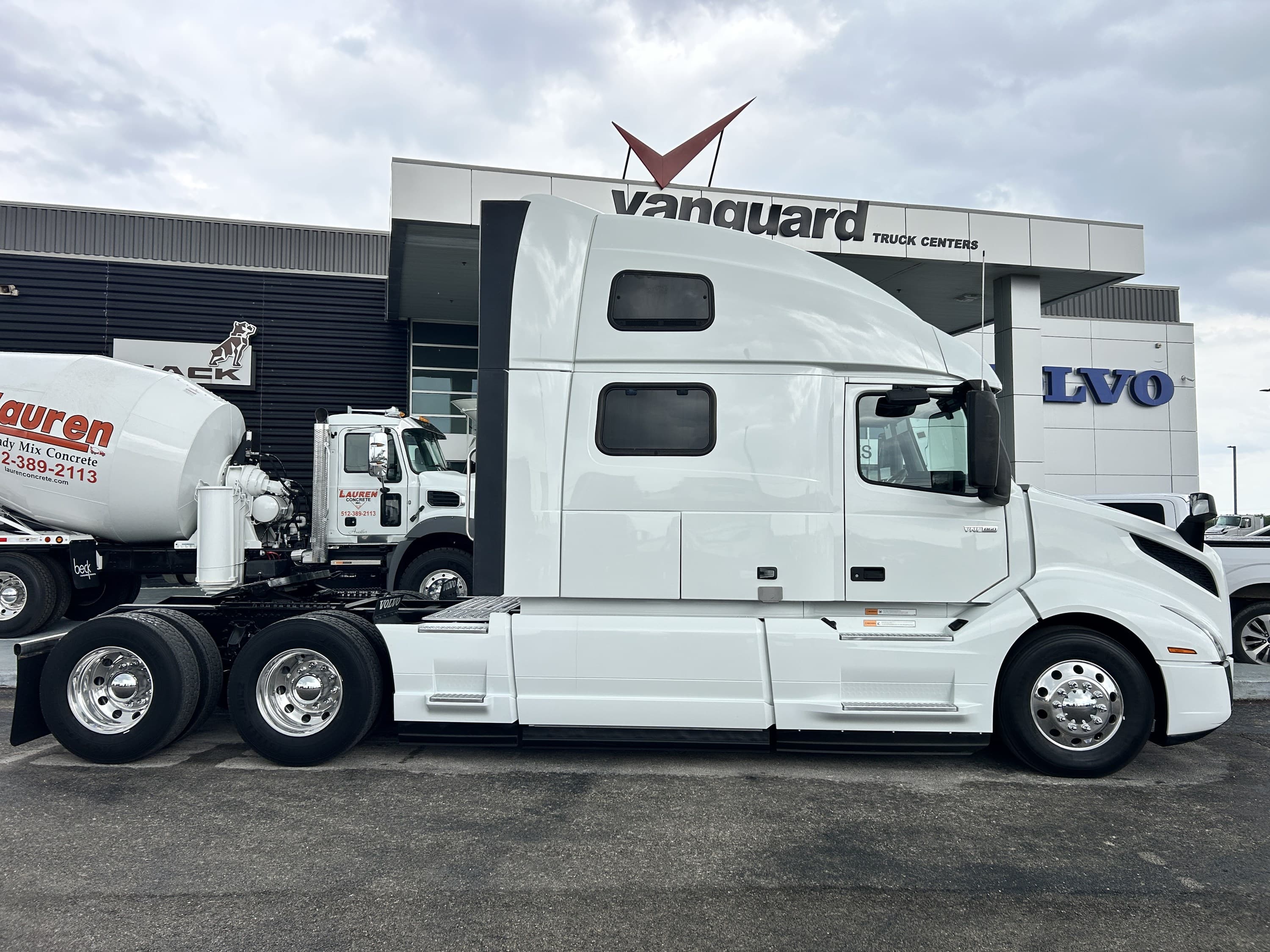 2024 Volvo VNL 860 — photo 3