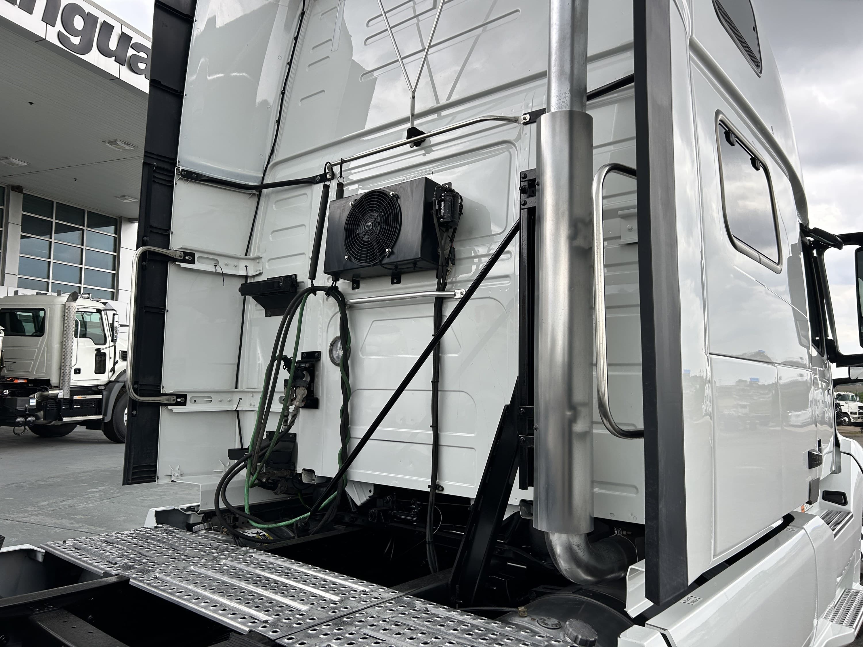 2024 Volvo VNL 860 — photo 13