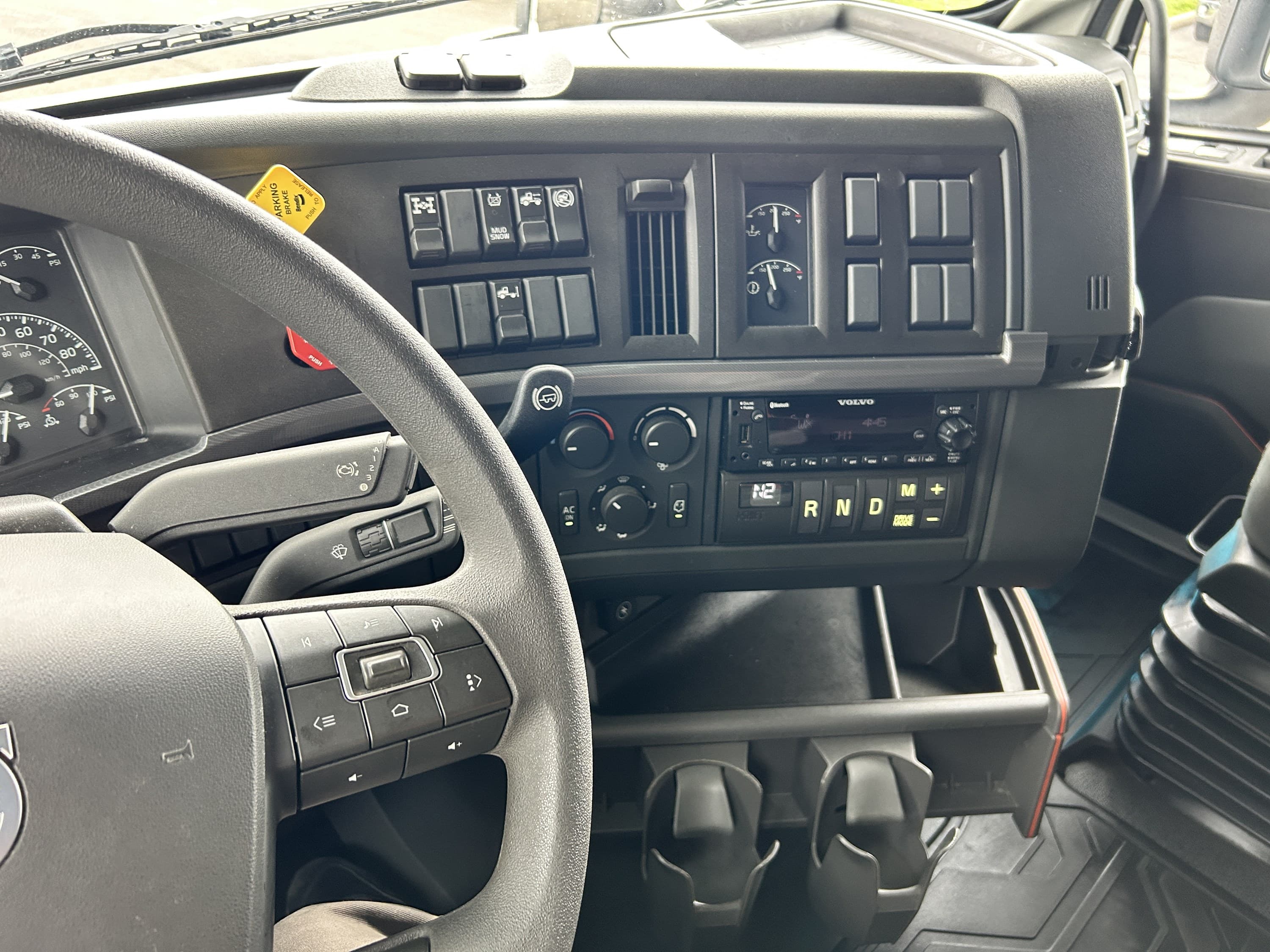2024 Volvo VNL 860 — photo 28