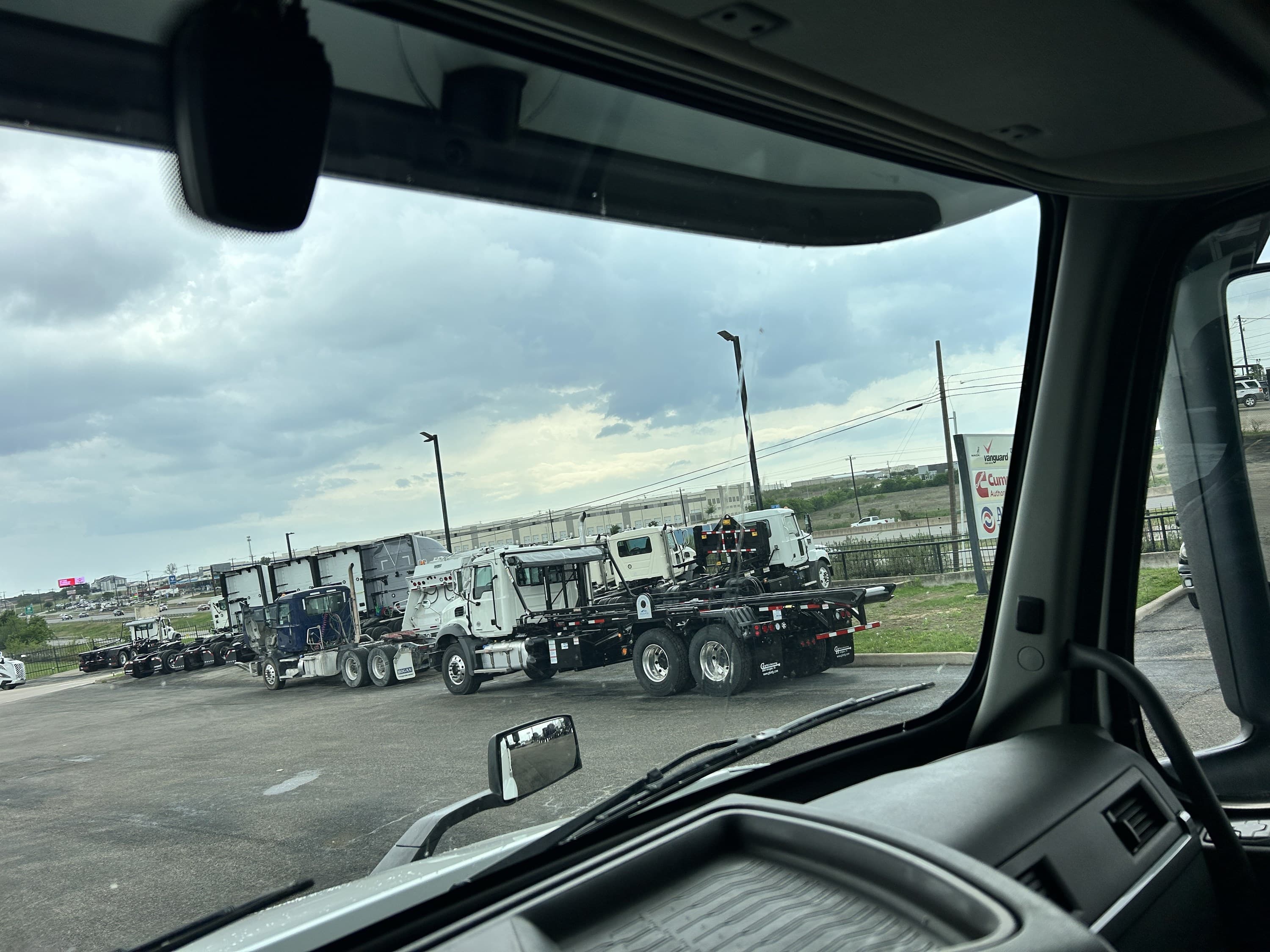 2024 Volvo VNL 860 — photo 32