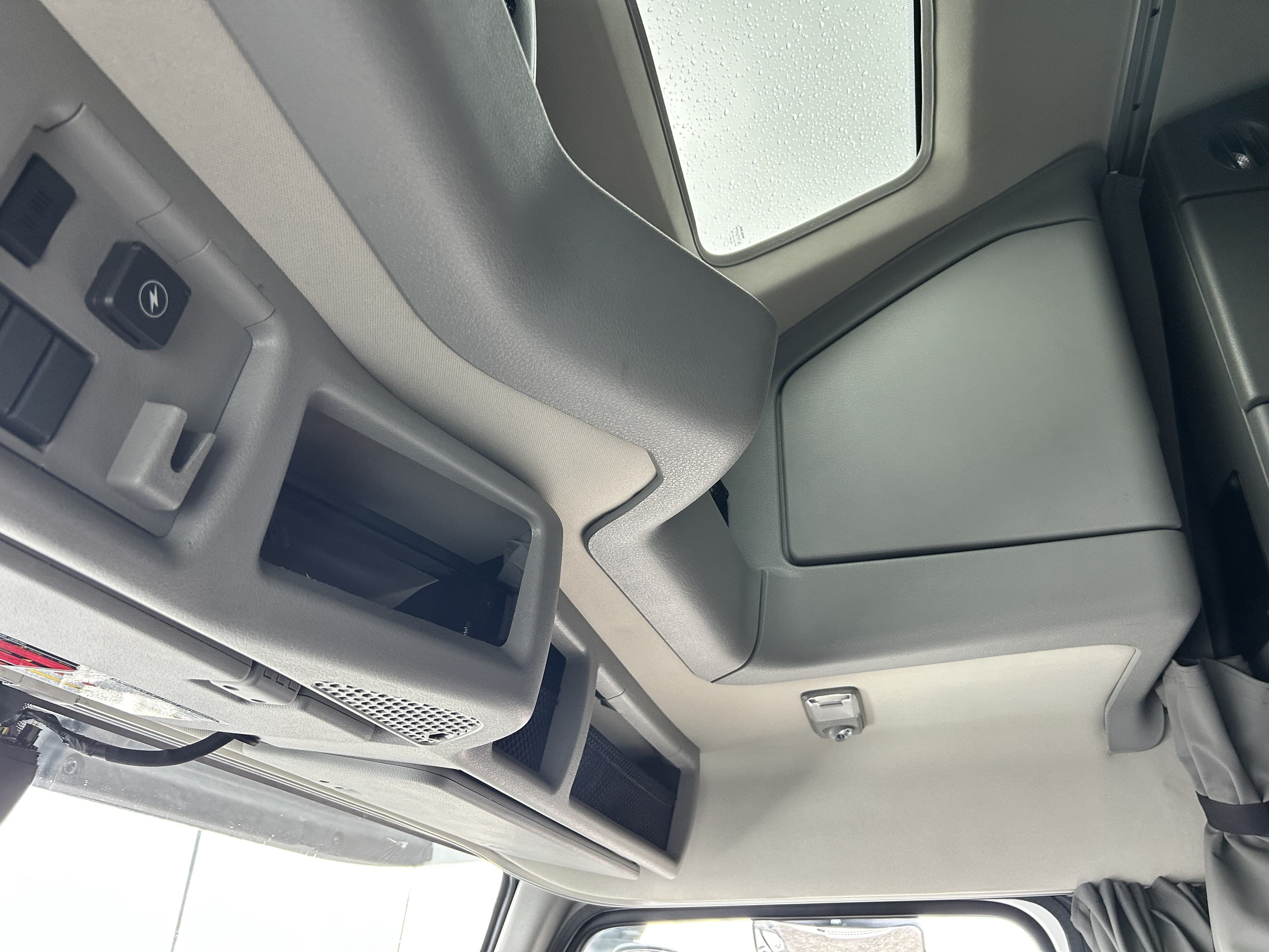 2024 Volvo VNL 860 — photo 33