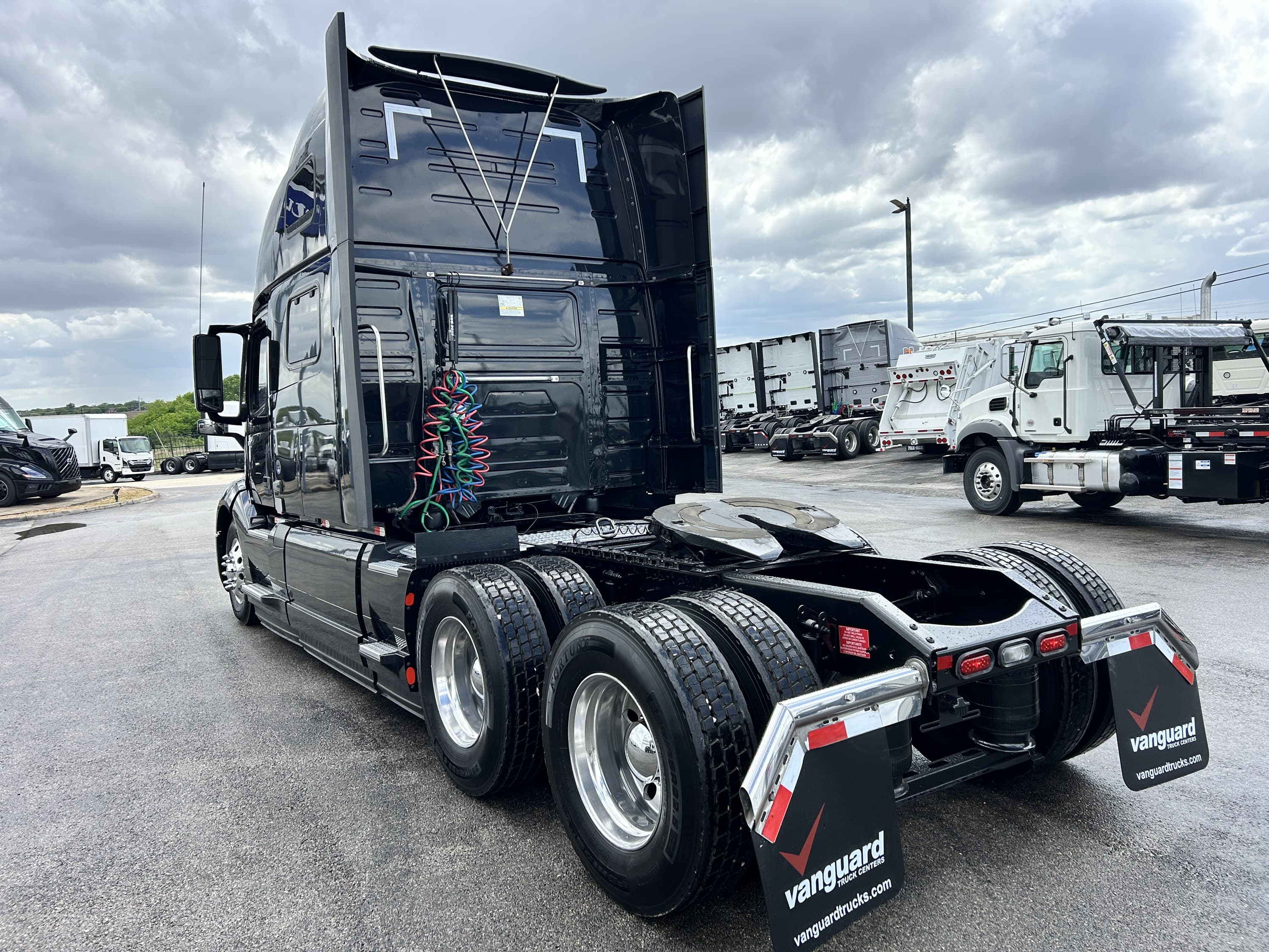 2024 Volvo VNL 860 — photo 5
