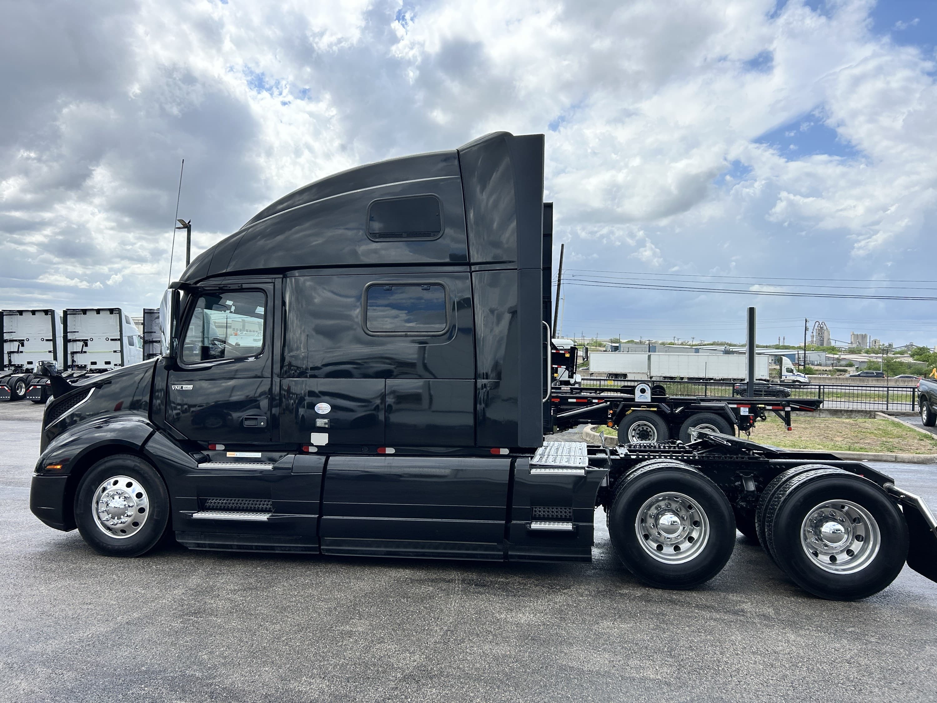 2024 Volvo VNL 860 — photo 6