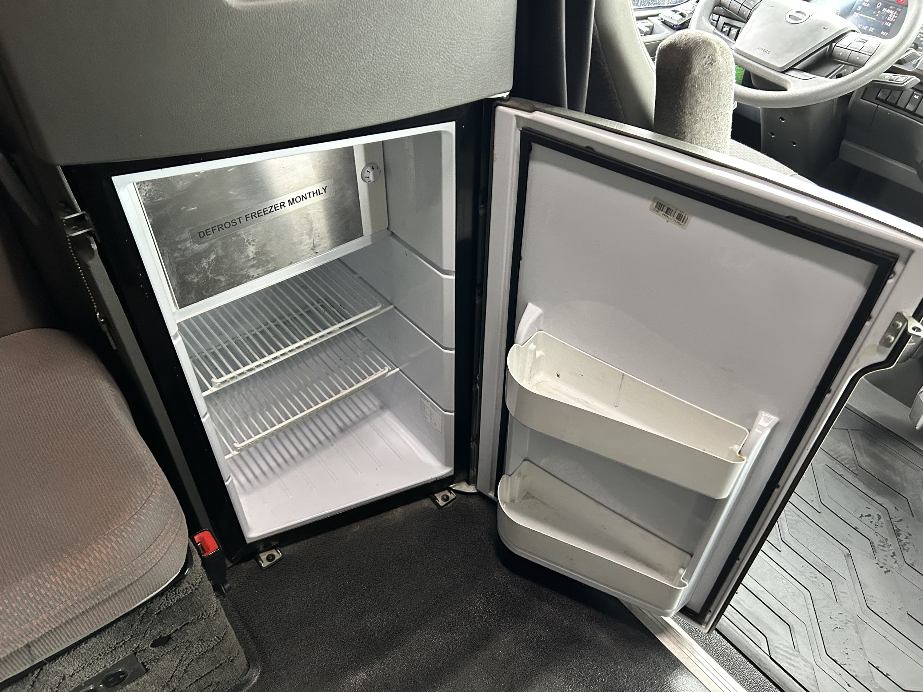 2024 Volvo VNL 860 — photo 29