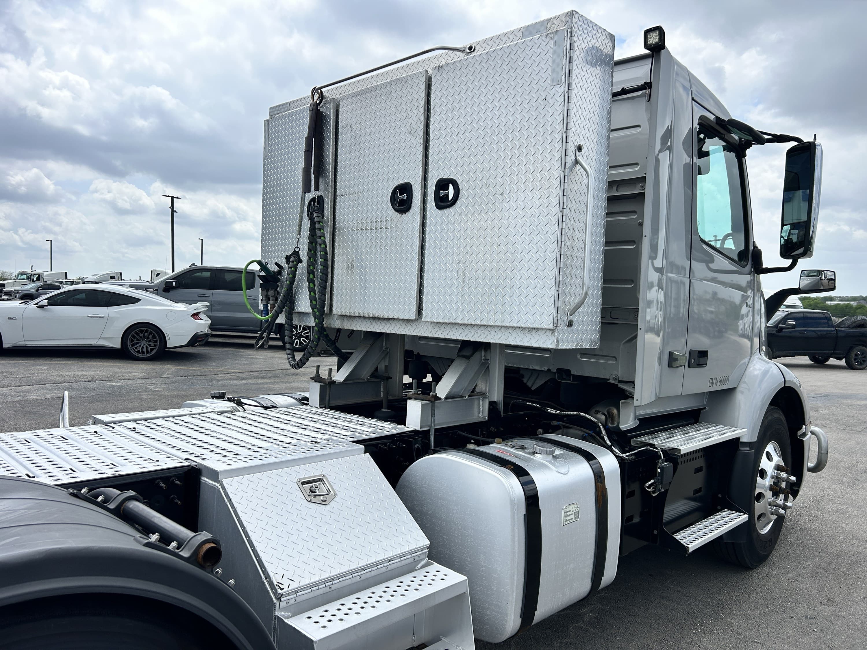 2020 Volvo VNR 640 — photo 3
