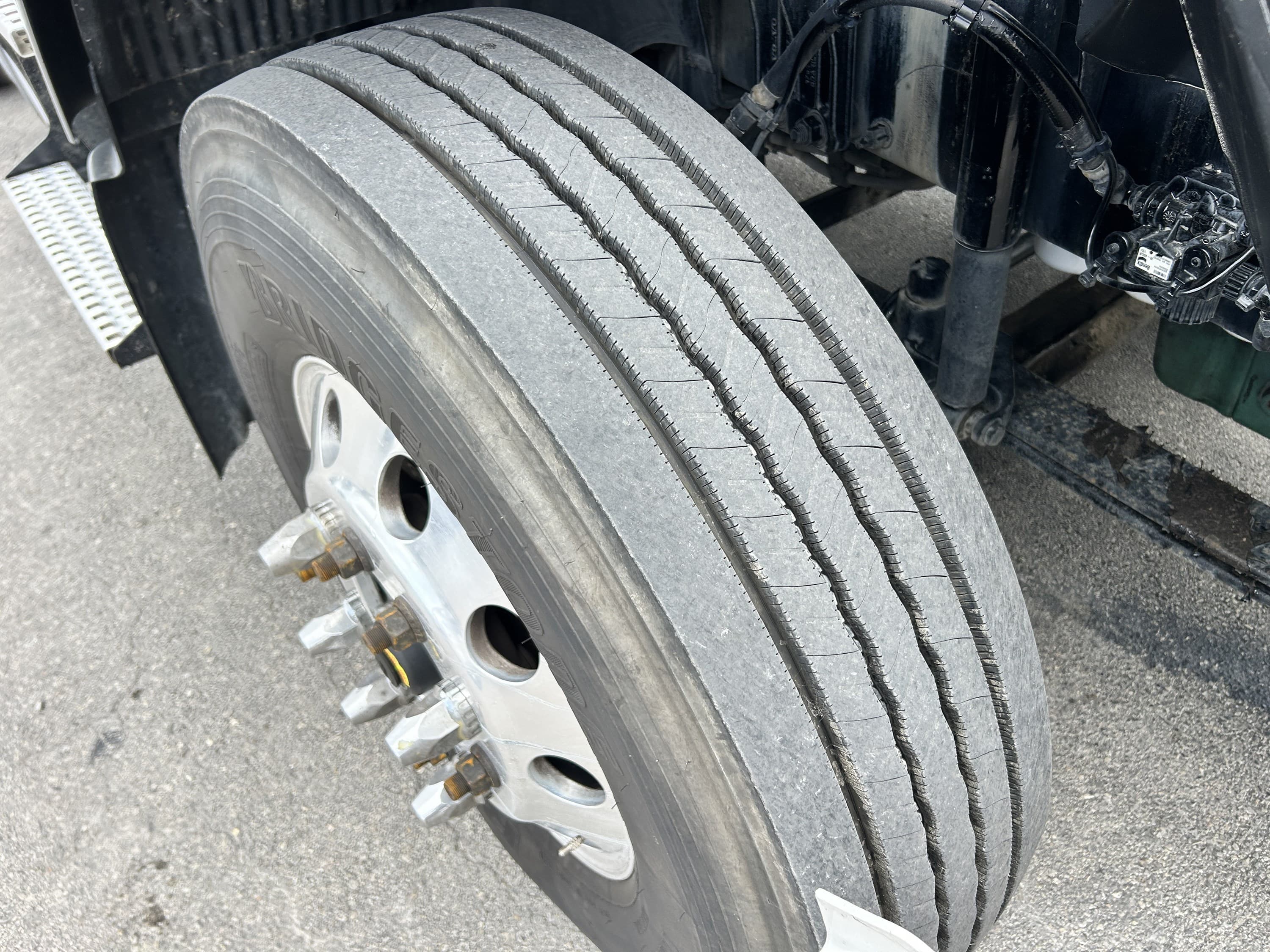 2020 Volvo VNR 640 — photo 10