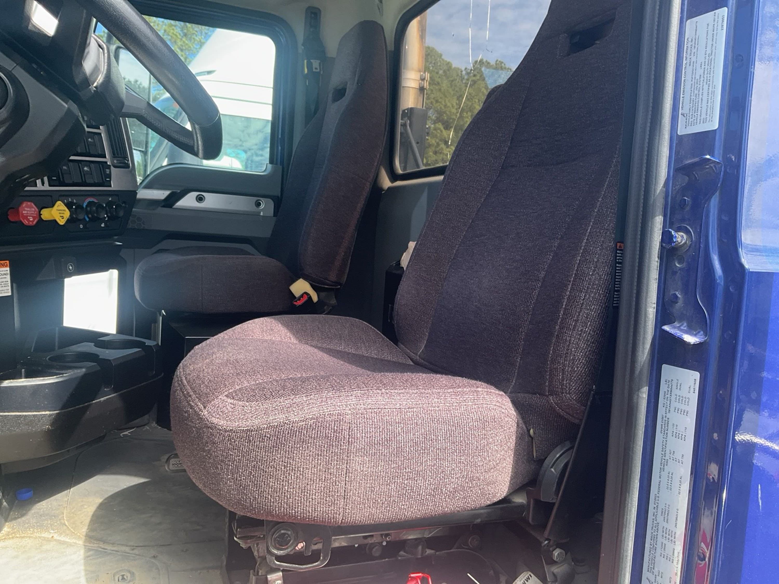 2024 Mack Anthem — photo 2