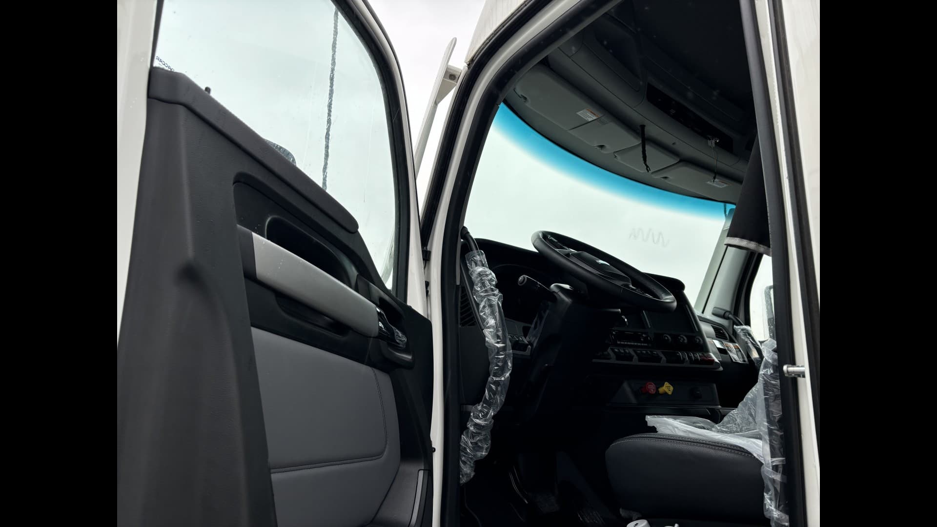 2024 Kenworth T680 — photo 16