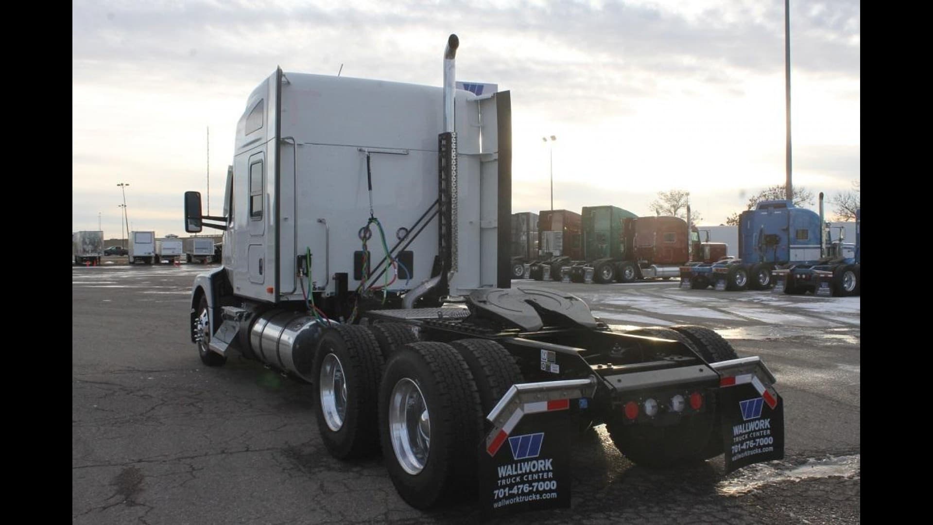 2024 Kenworth T680 — photo 3
