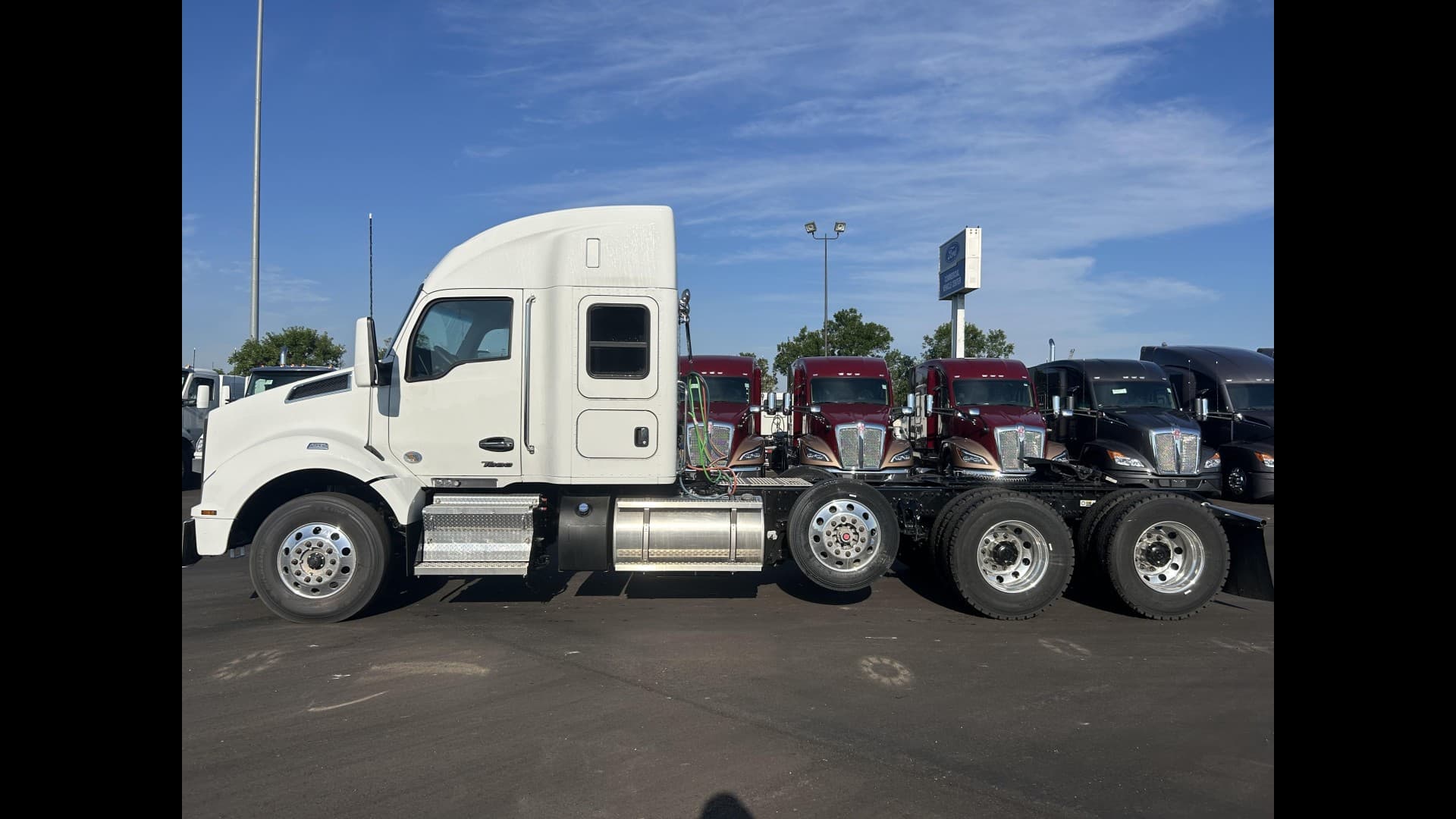 2024 Kenworth T880 — photo 2