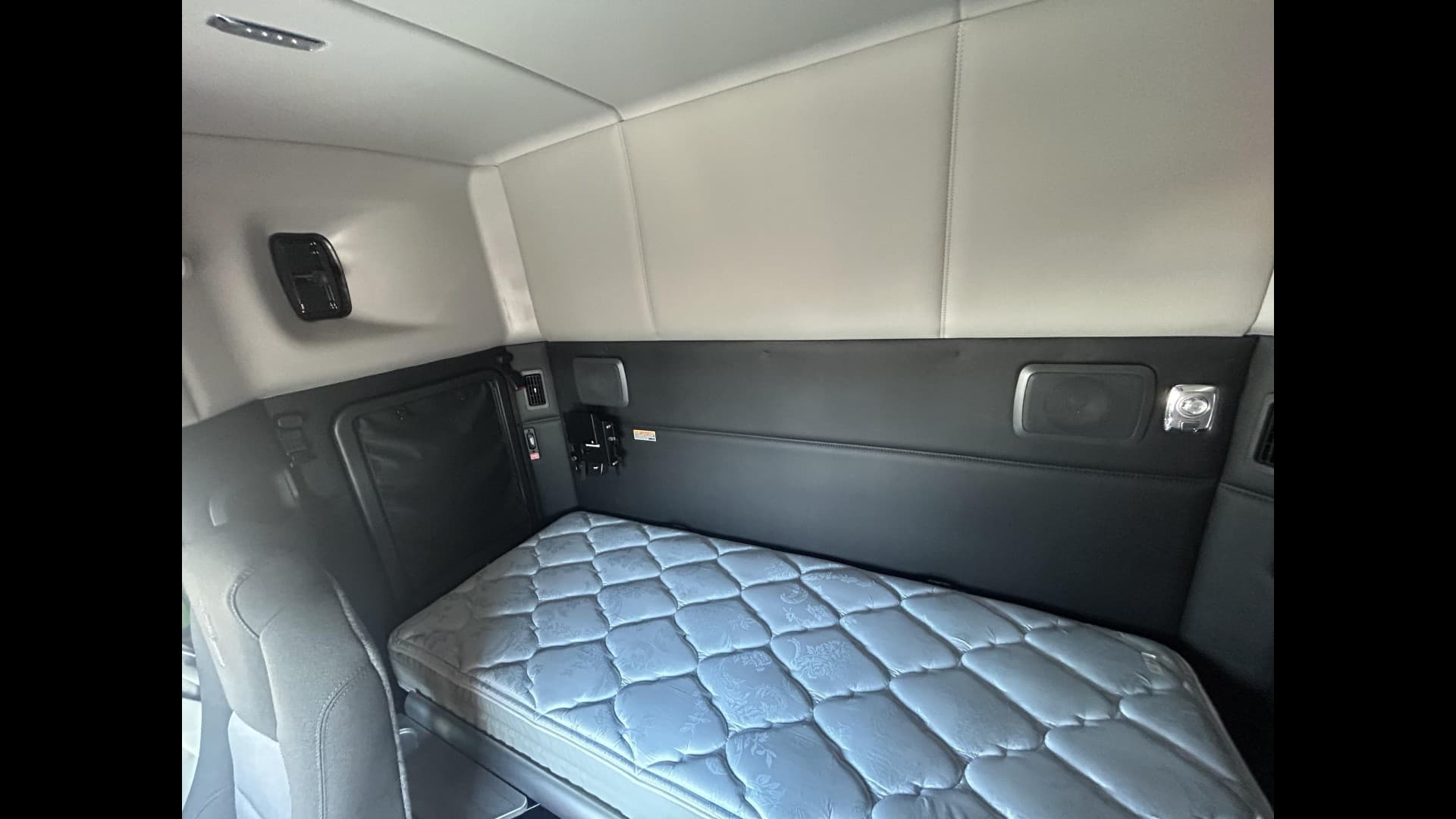 2024 Kenworth T880 — photo 14