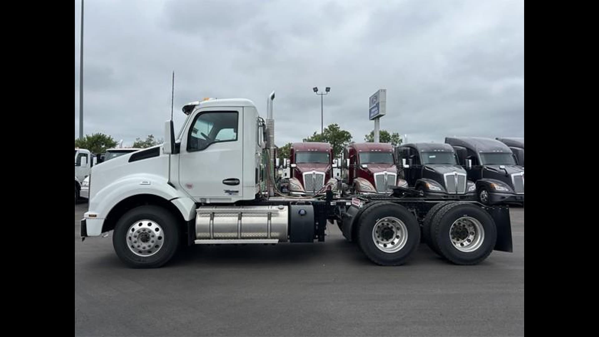 2025 Kenworth T880 — photo 2