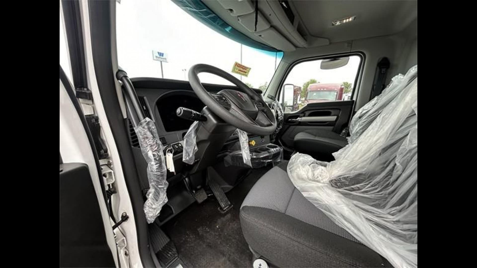 2025 Kenworth T880 — photo 9