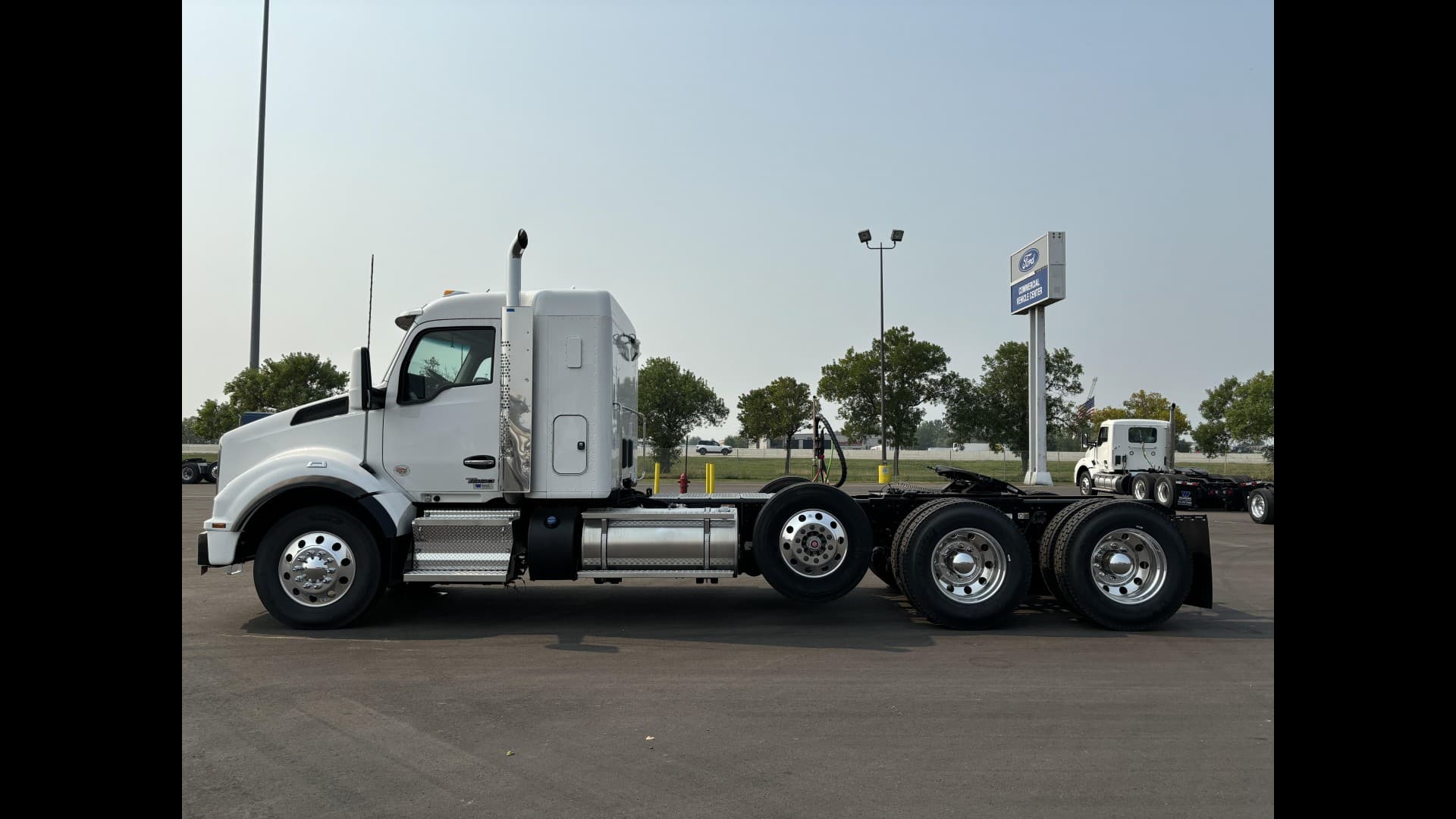 2025 Kenworth T880 — photo 2