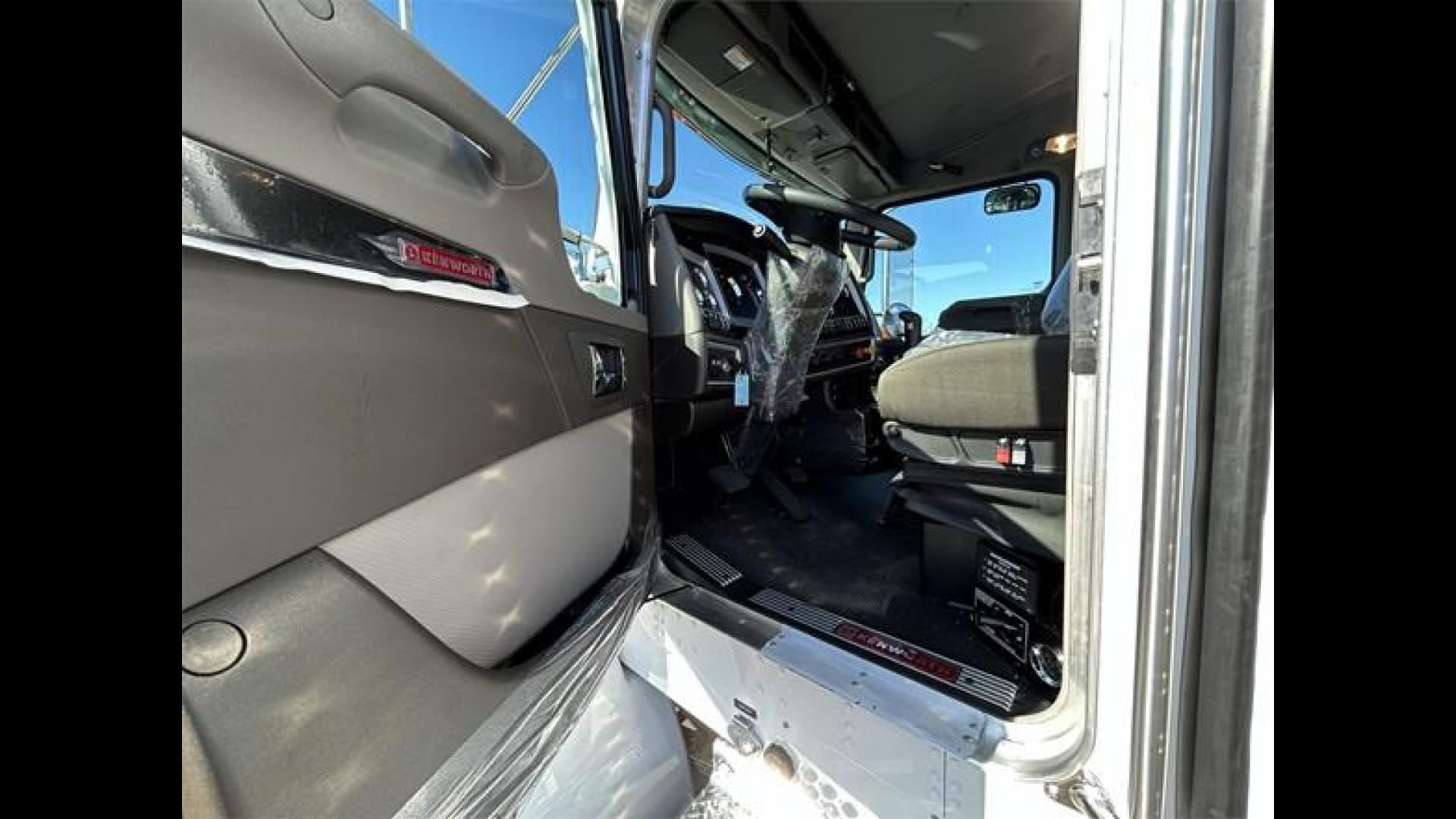 2026 Kenworth T800 — photo 9