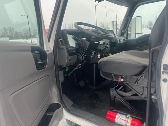 2020 International MV — photo 2