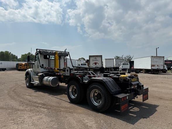 2025 International HX — photo 7