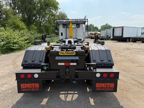 2025 International HX — photo 8