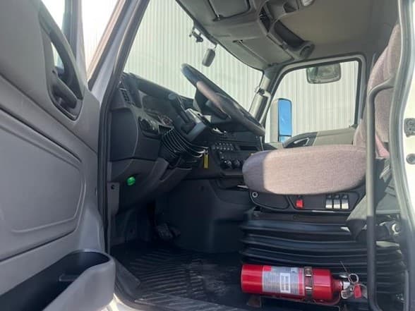 2024 International LT — photo 2