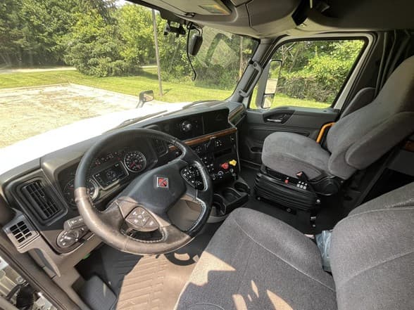 2021 International LT — photo 2