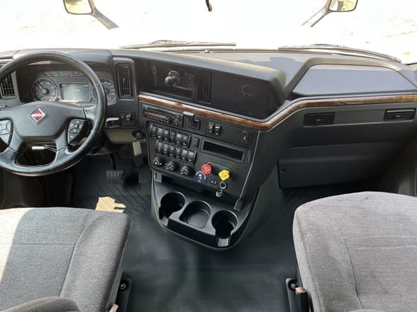 2021 International LT — photo 9