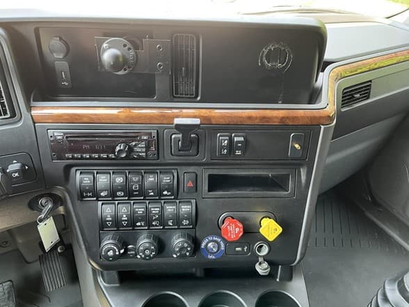 2021 International LT — photo 10