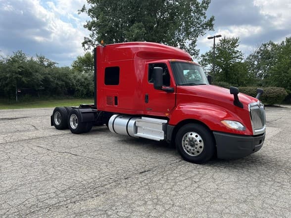 2021 International LT — photo 4