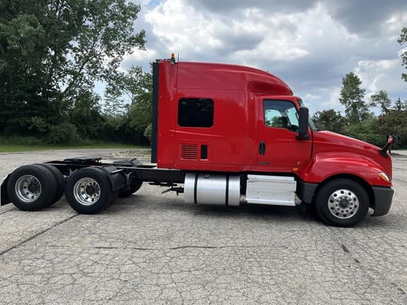 2021 International LT — photo 6