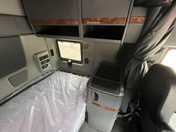 2021 International LT — photo 10