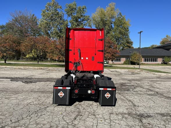 2022 International LT — photo 5